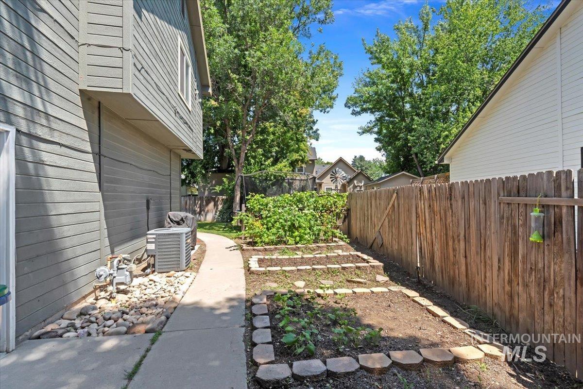 232 S Silverwood Way Property Photo 36