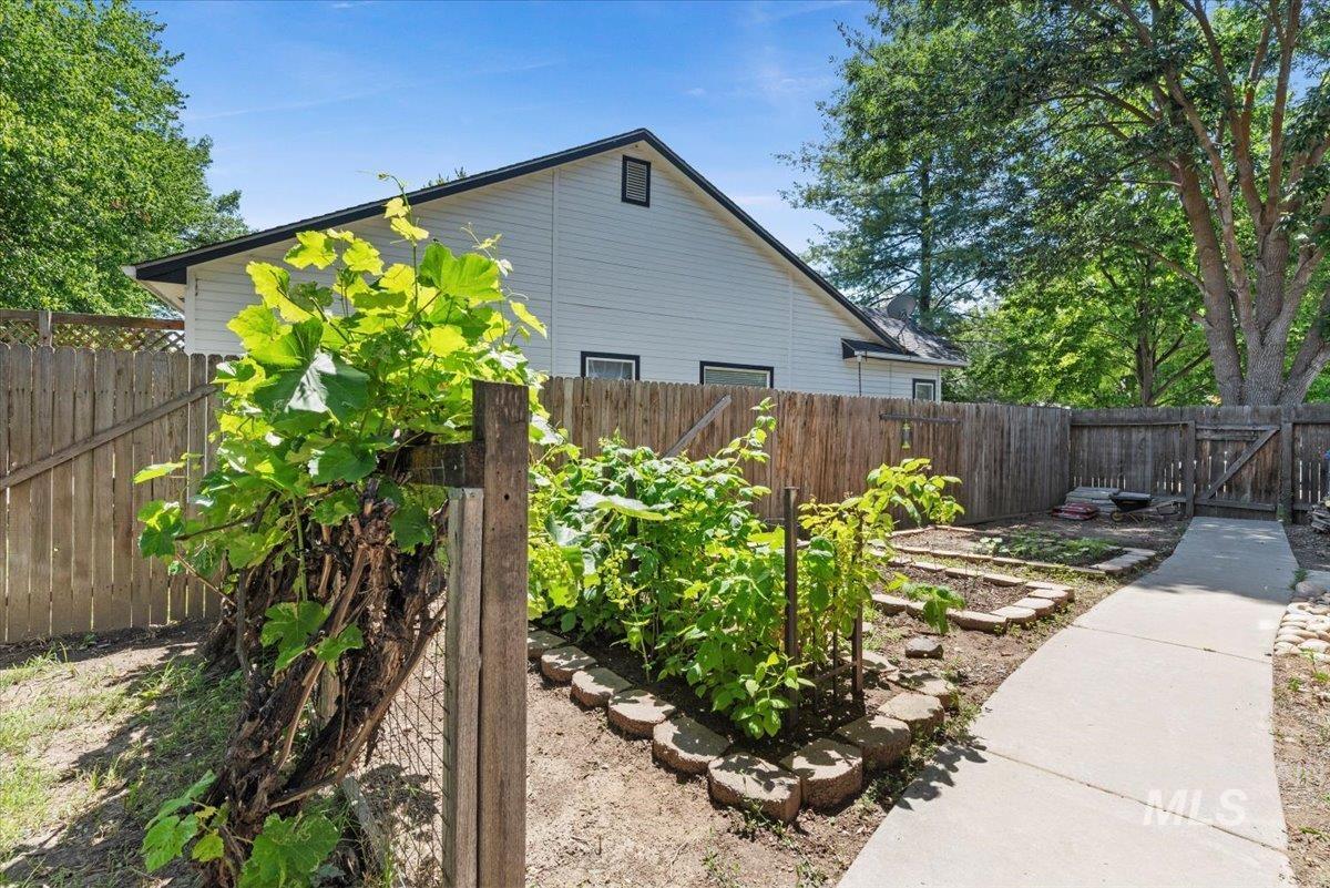 232 S Silverwood Way Property Photo 37