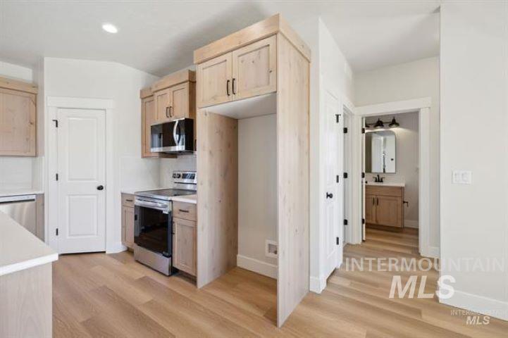 937 Sierra Street Property Photo 11