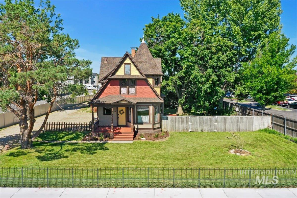 3904 S Indiana Avenue Property Photo 2