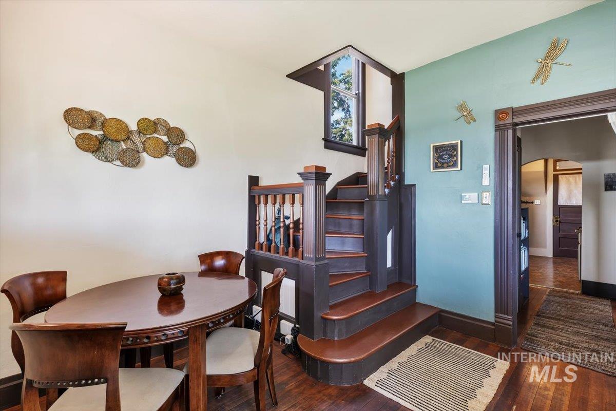 3904 S Indiana Avenue Property Photo 4