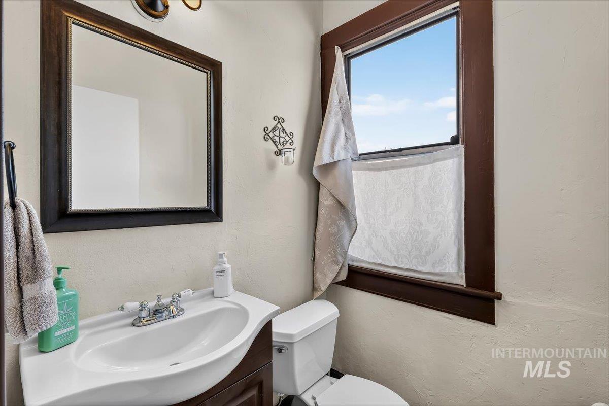 3904 S Indiana Avenue Property Photo 8