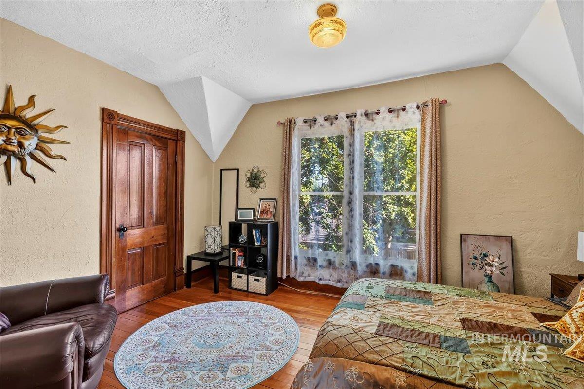 3904 S Indiana Avenue Property Photo 13