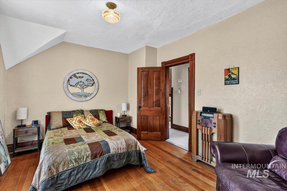 3904 S Indiana Avenue Property Photo 14