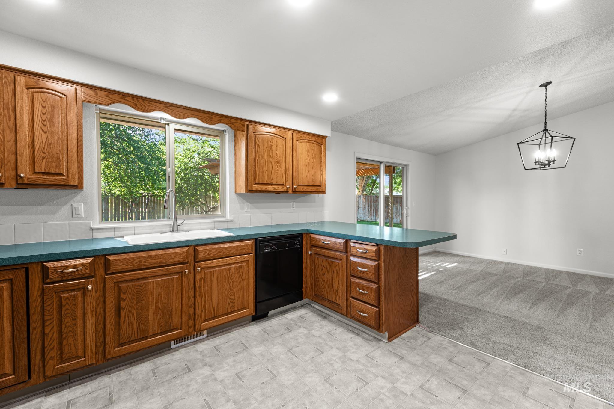 2185 N. Aster Ave. Property Photo 10