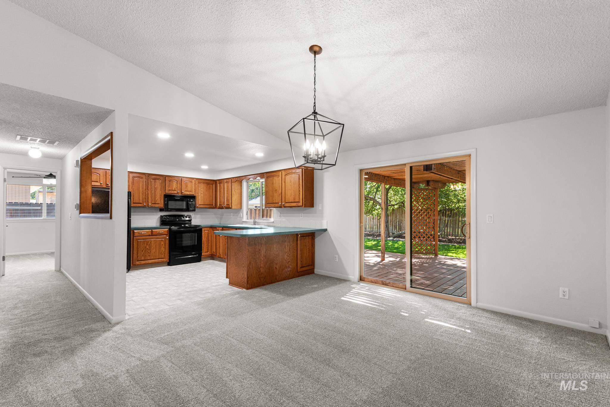 2185 N. Aster Ave. Property Photo 14