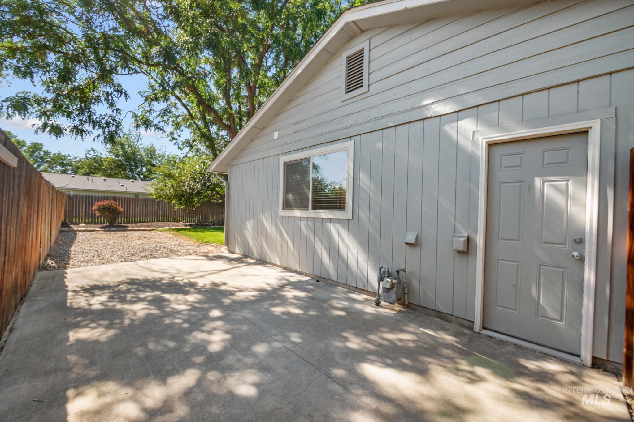 2185 N. Aster Ave. Property Photo 33
