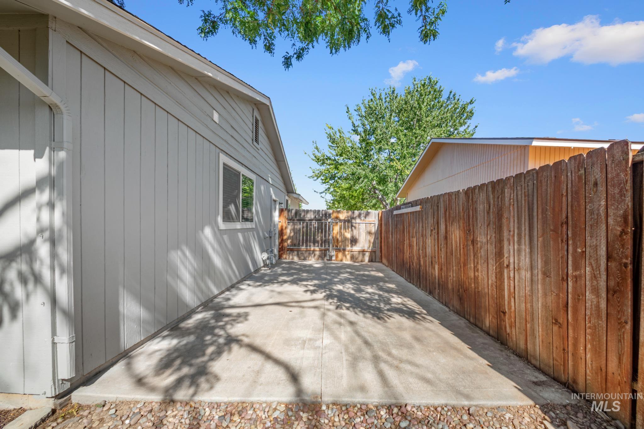 2185 N. Aster Ave. Property Photo 34