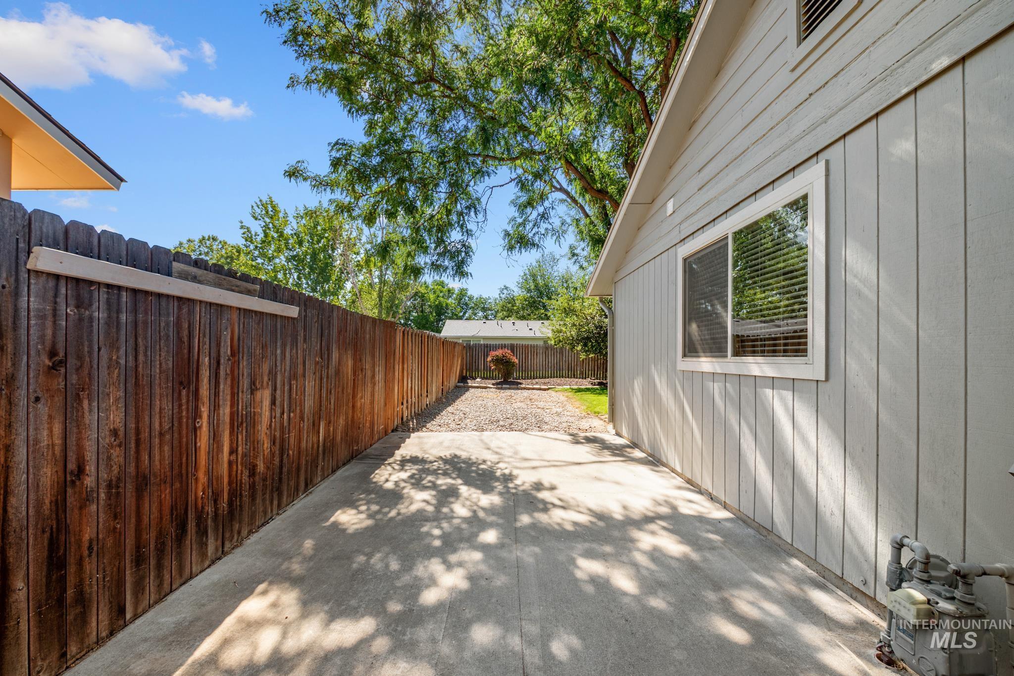 2185 N. Aster Ave. Property Photo 35