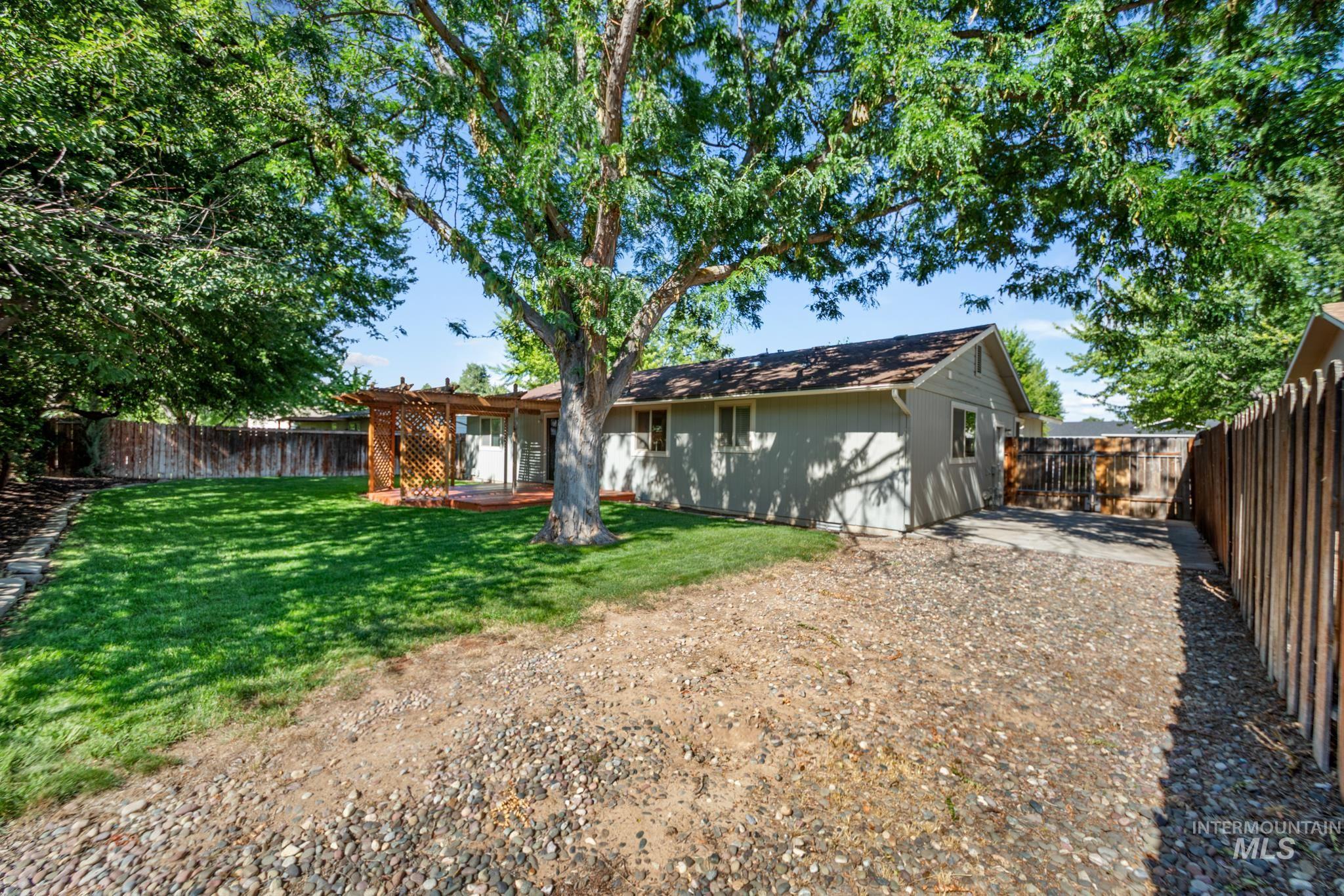 2185 N. Aster Ave. Property Photo 47