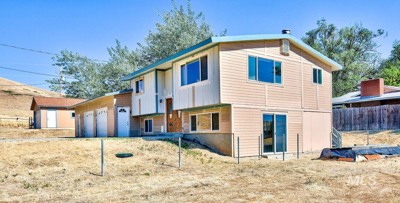 5957 S Eastwood Property Photo 4