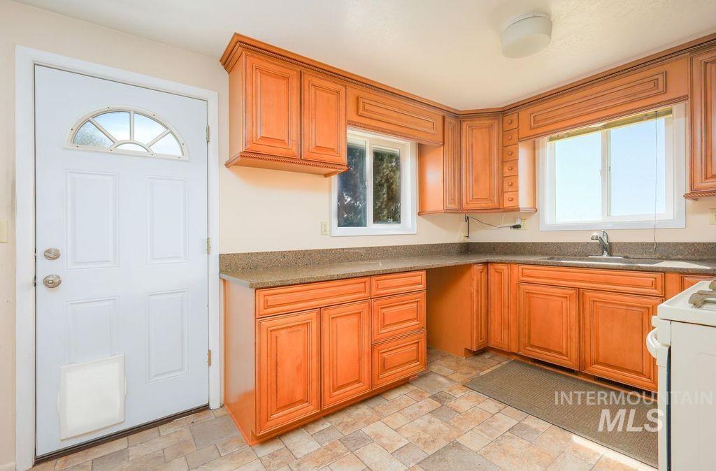 5957 S Eastwood Property Photo 9
