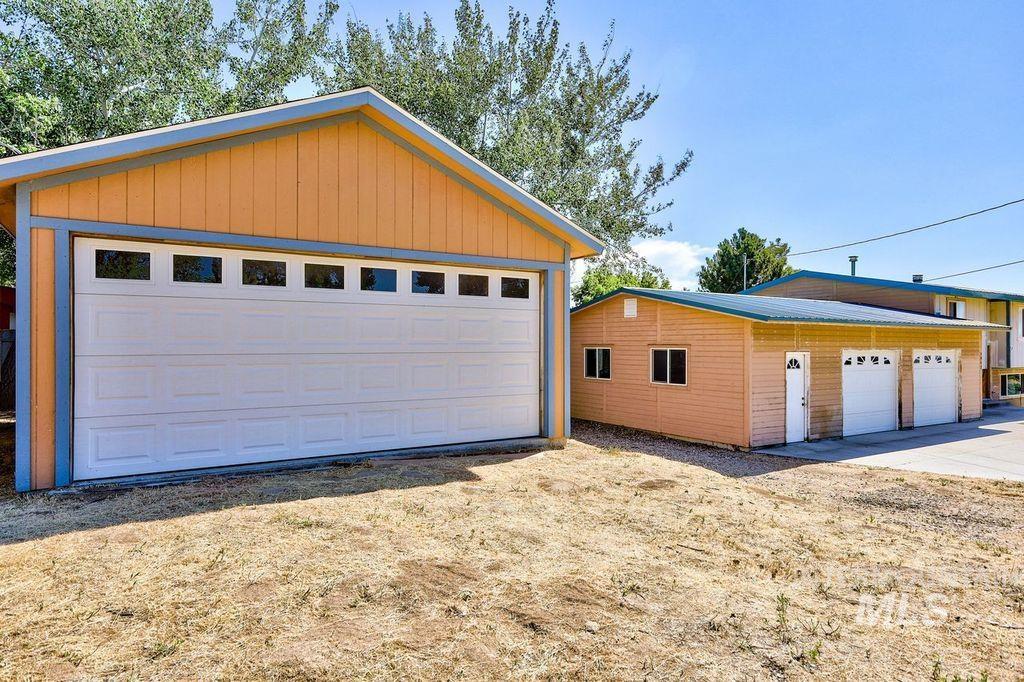 5957 S Eastwood Property Photo 11