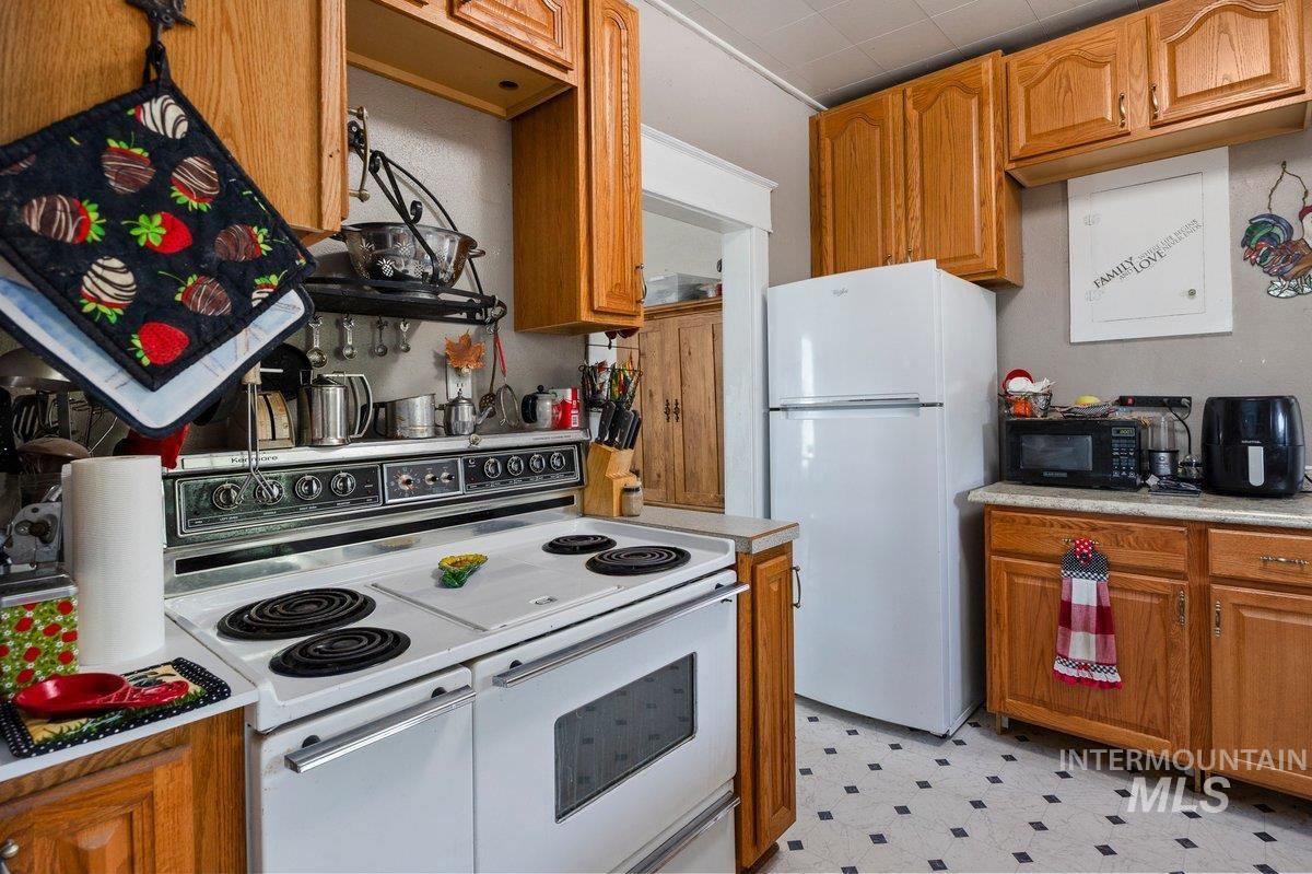 23 E 2nd Ave Property Photo 16