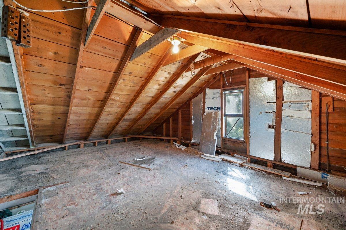 23 E 2nd Ave Property Photo 23