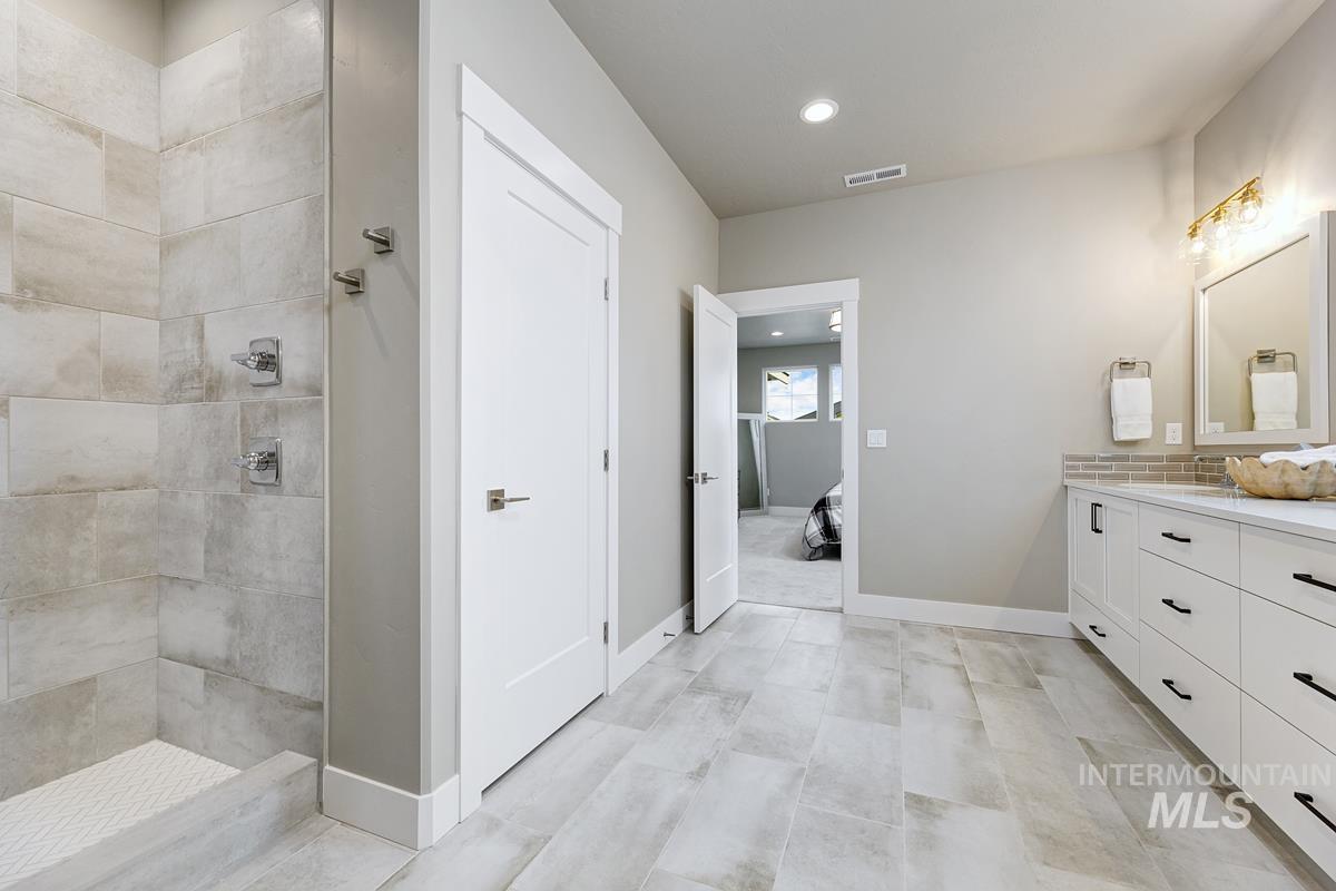 5829 S Gustav Ave Property Photo 16