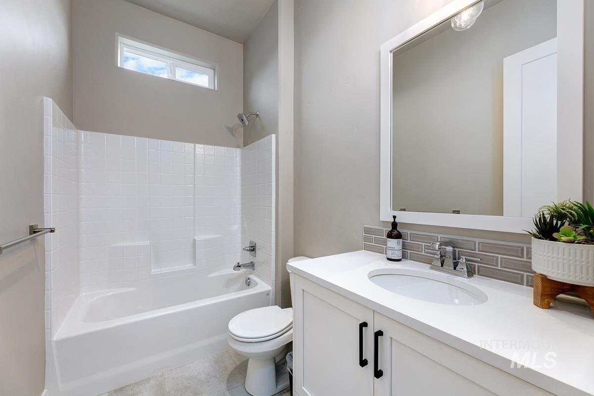 5829 S Gustav Ave Property Photo 21