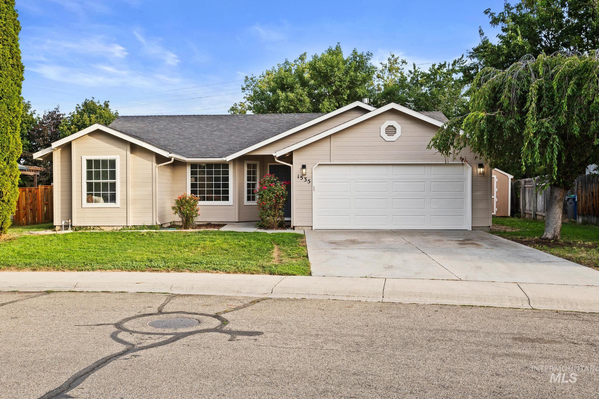 1535 E Oakridge Property Photo 1