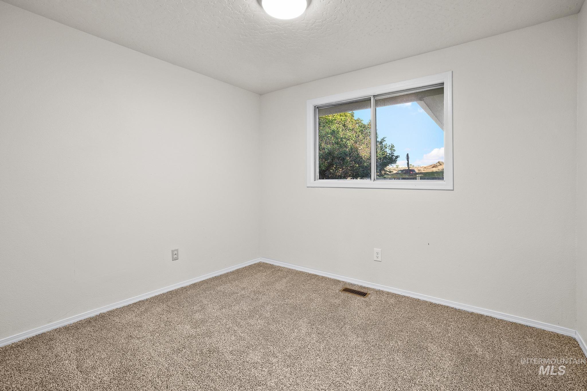 1535 E Oakridge Property Photo 31