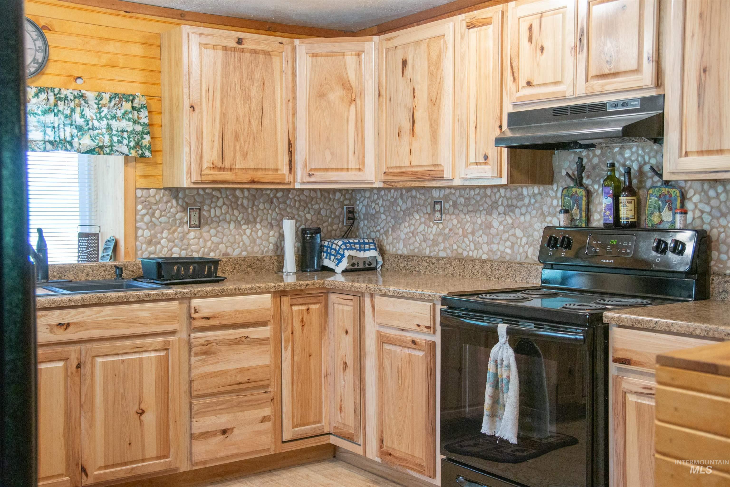 598 West Mountain Road Property Photo 9