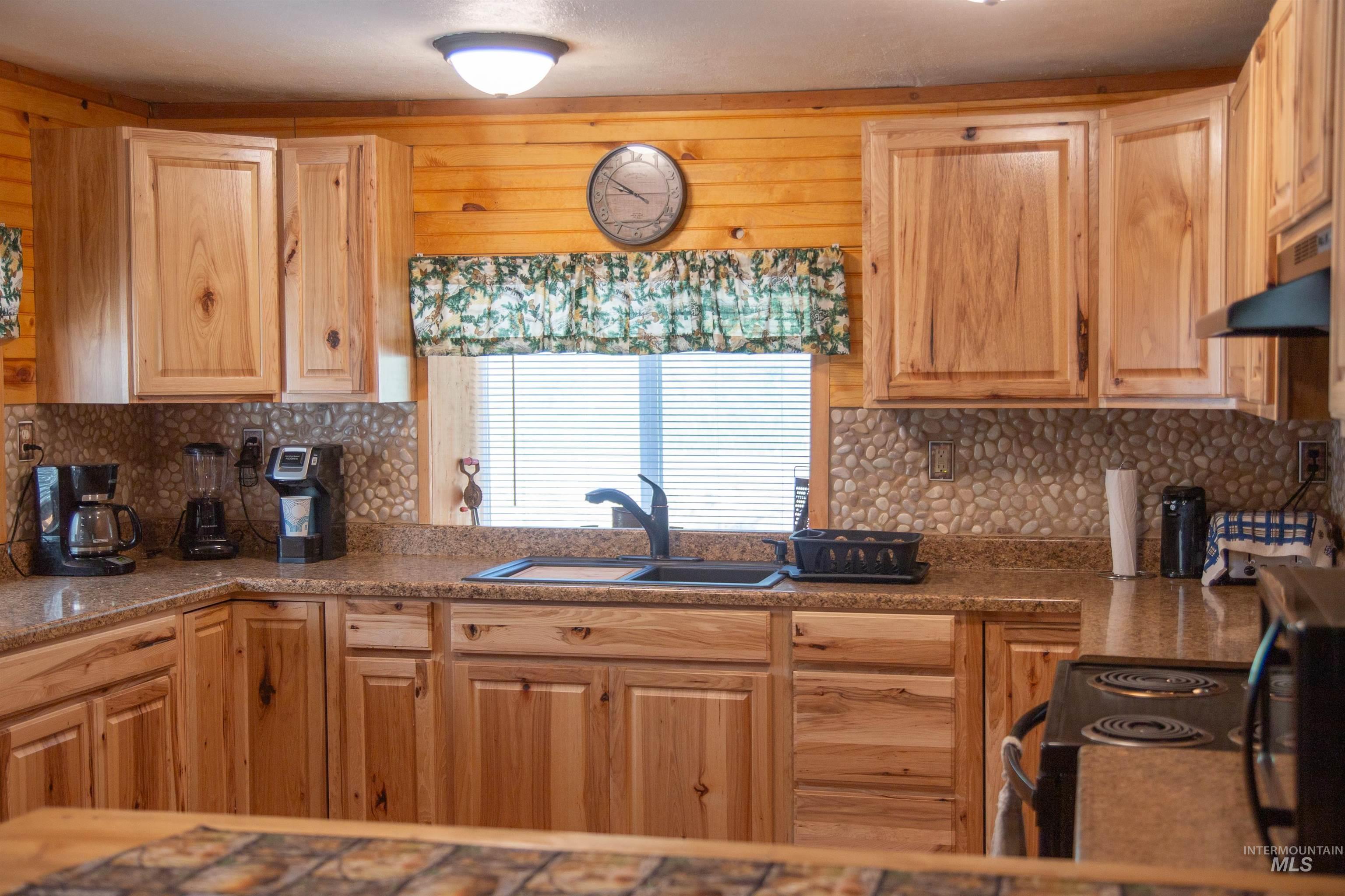 598 West Mountain Road Property Photo 10