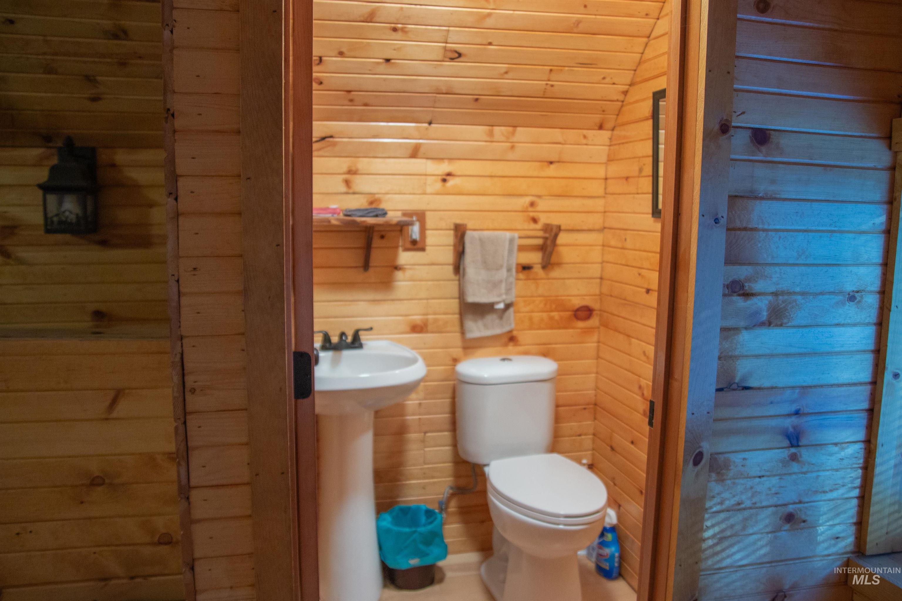 598 West Mountain Road Property Photo 12