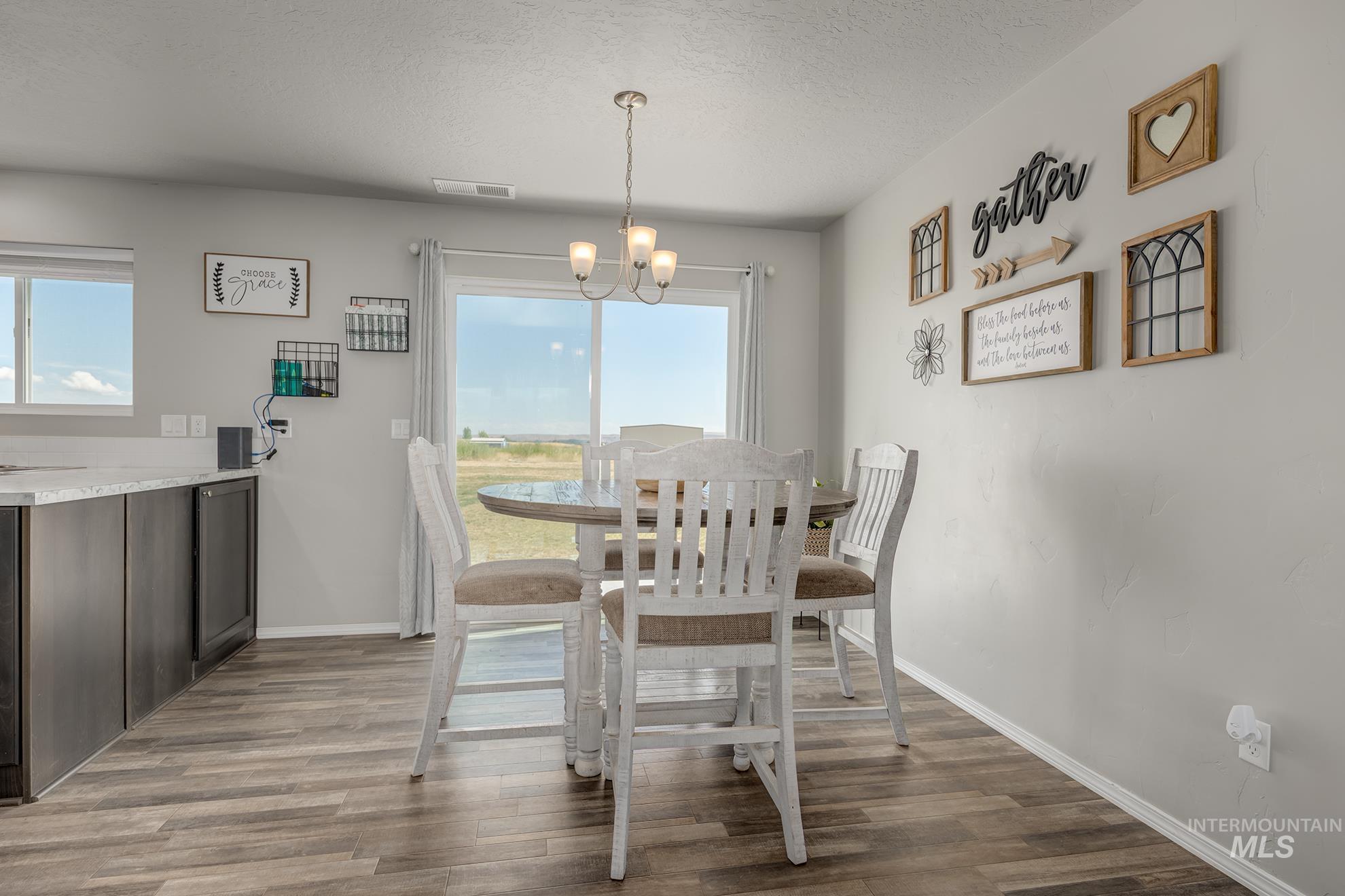 1049 Price Road Property Photo 6