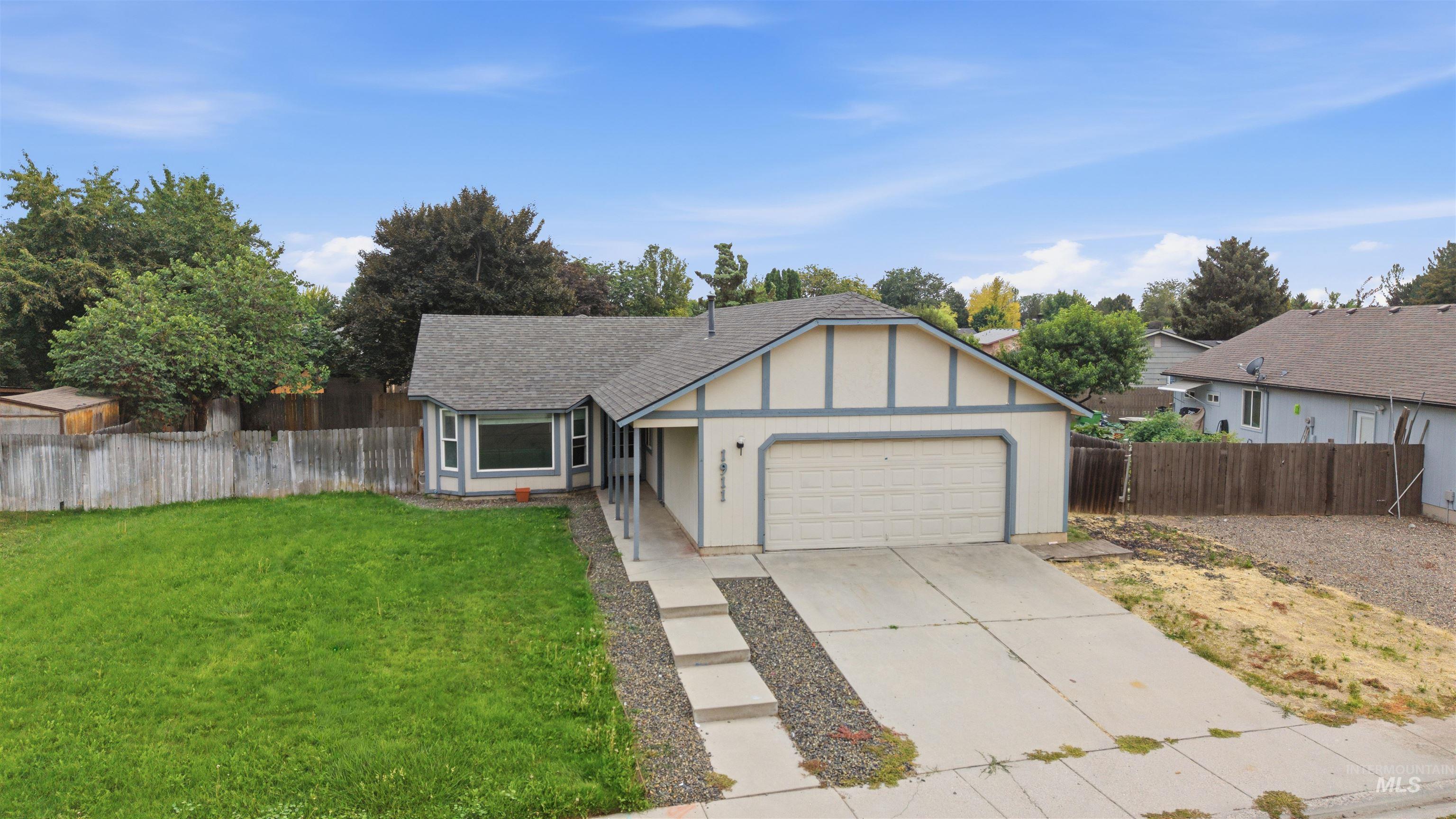 1911 W Tracy Ct Property Photo 4