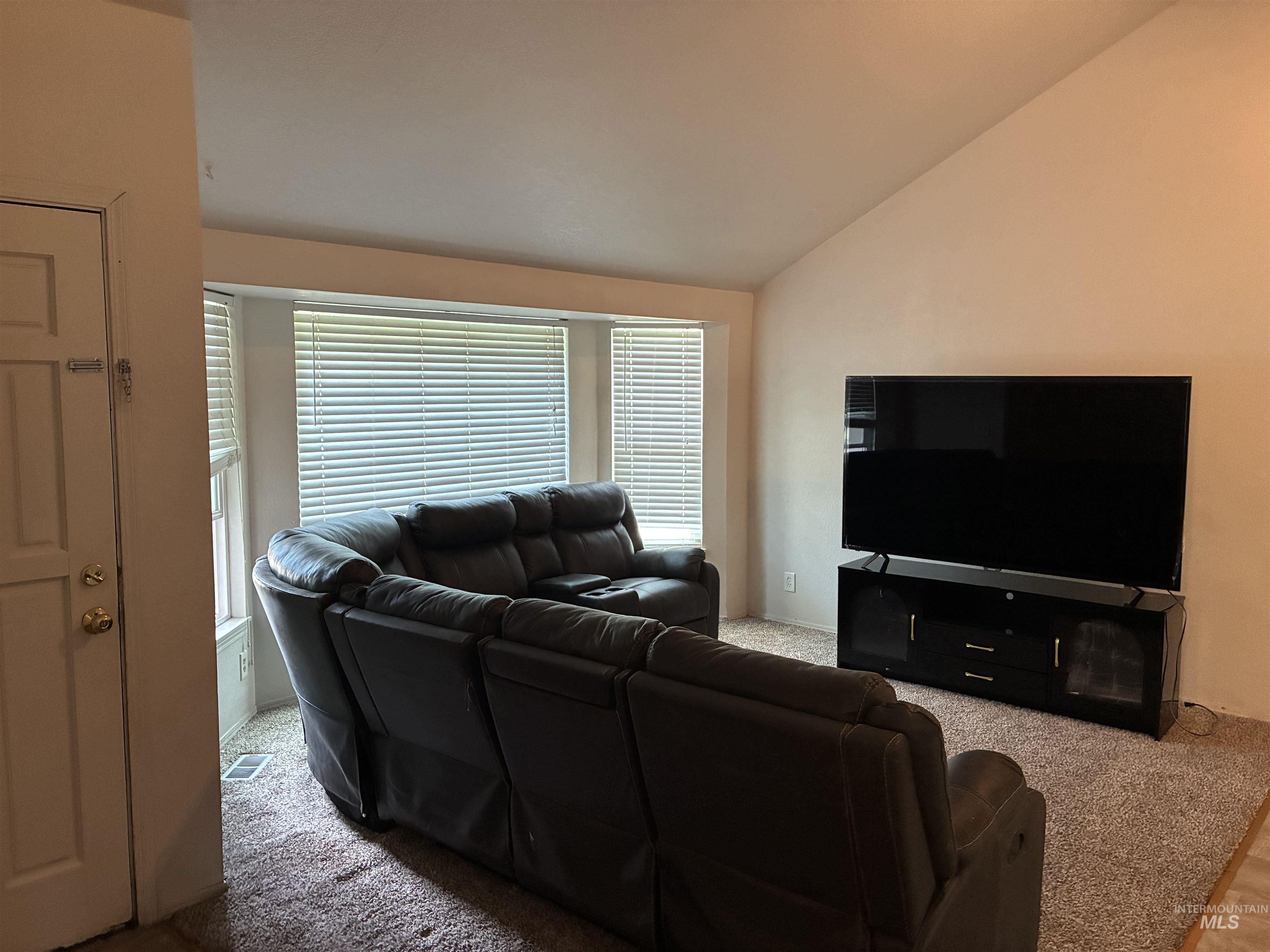 1911 W Tracy Ct Property Photo 5