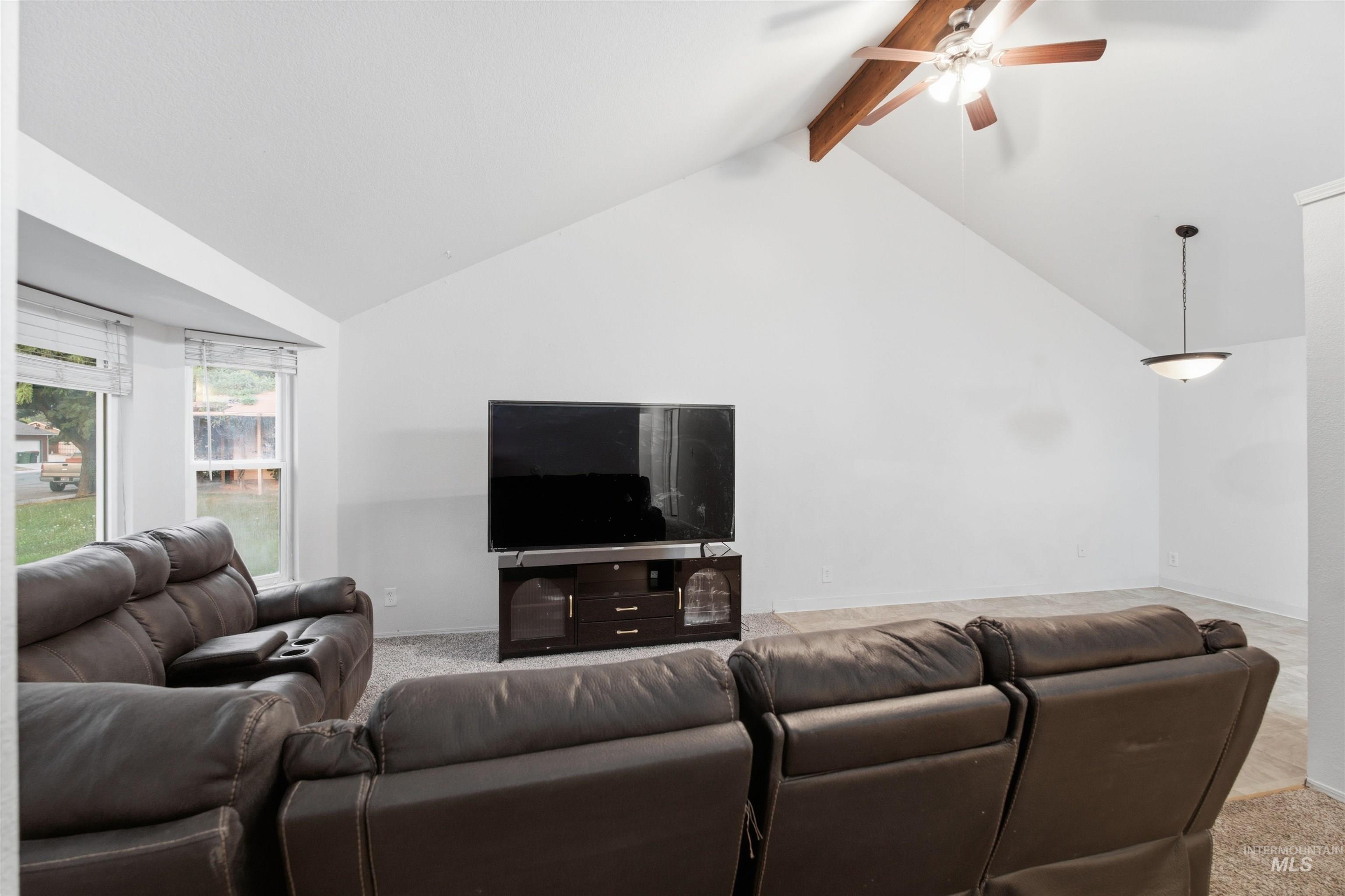 1911 W Tracy Ct Property Photo 6