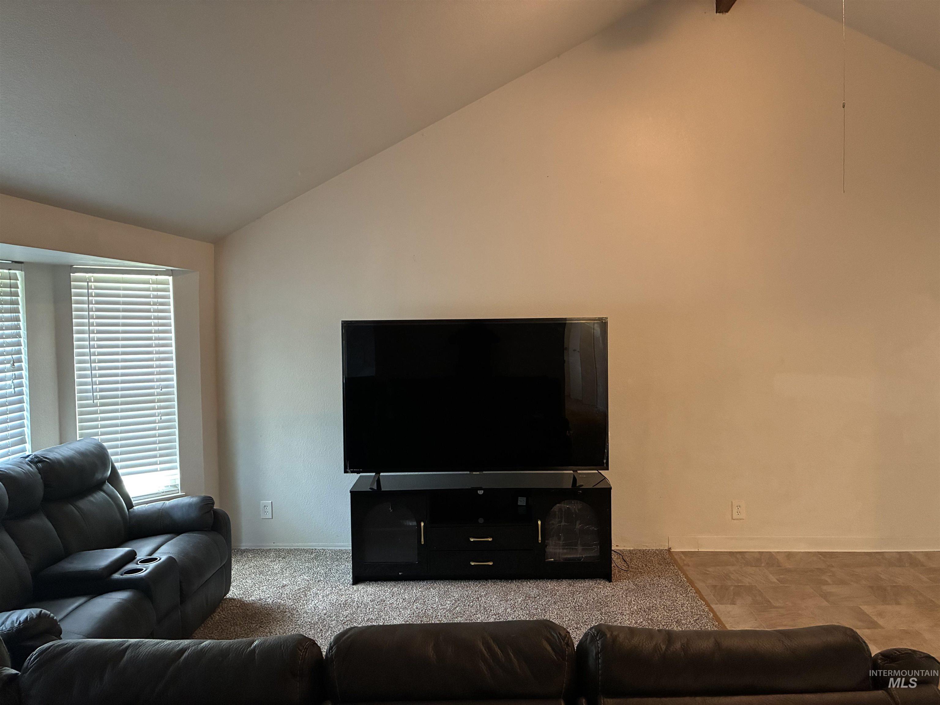 1911 W Tracy Ct Property Photo 8