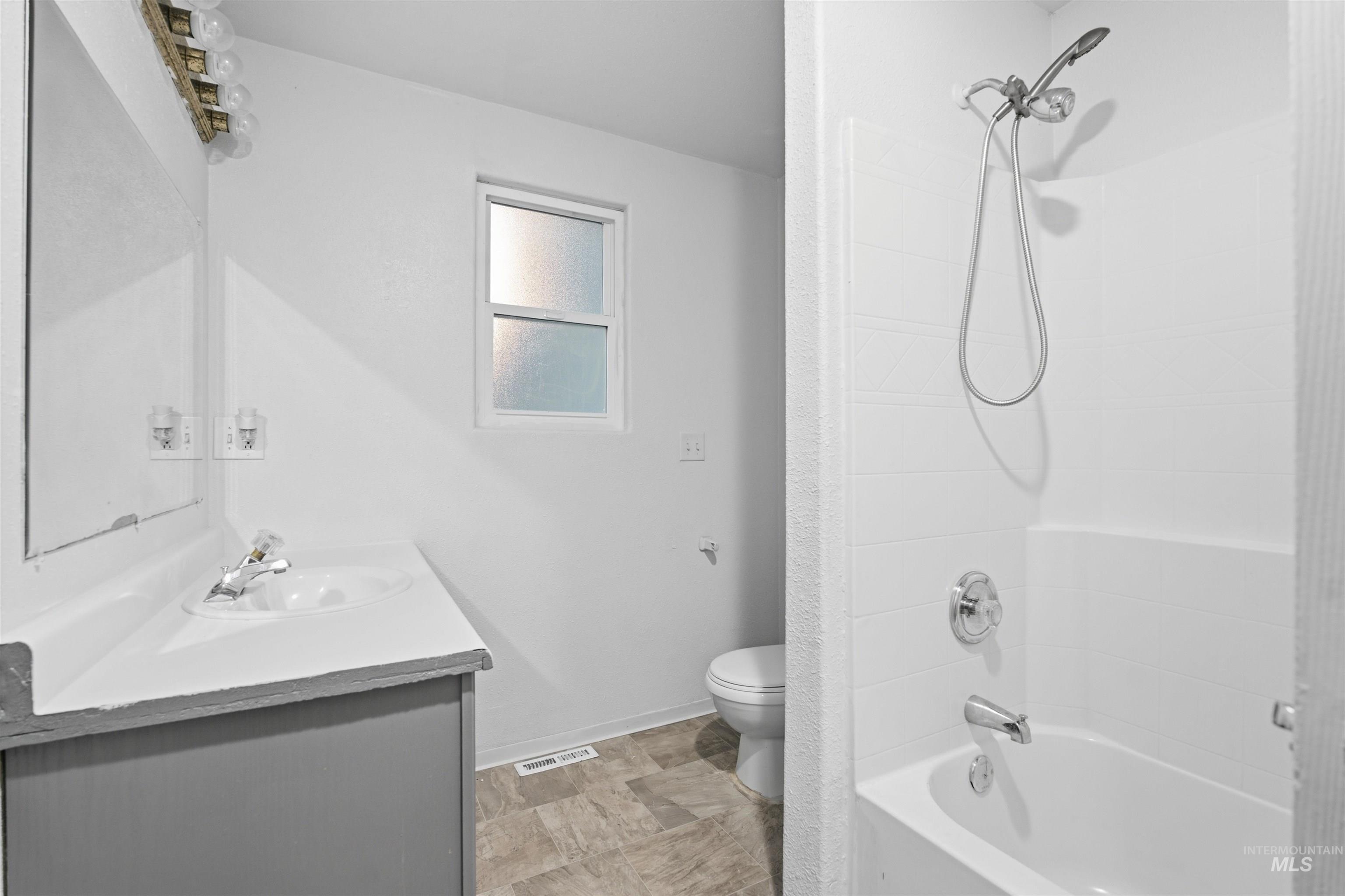 1911 W Tracy Ct Property Photo 12