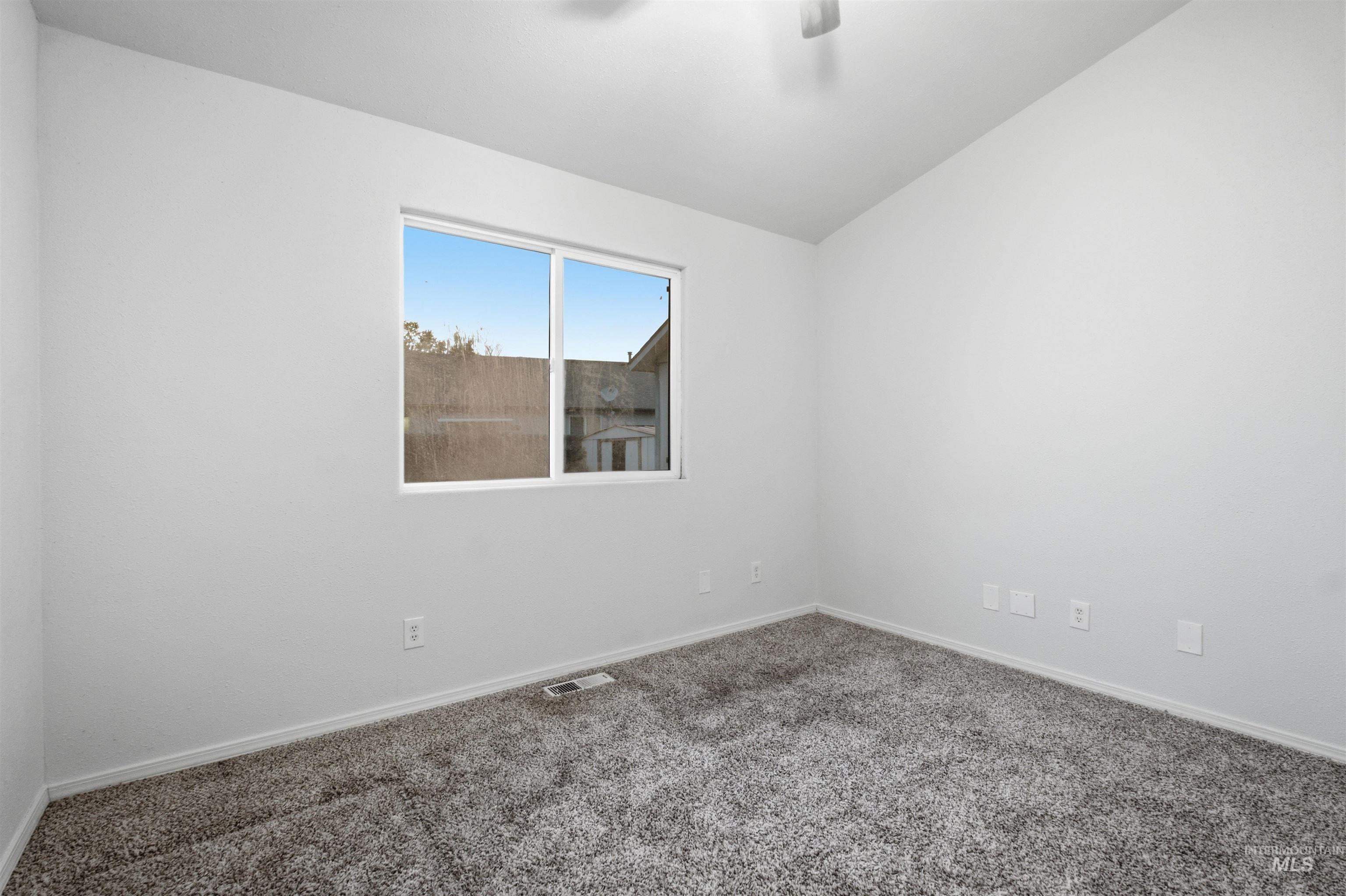 1911 W Tracy Ct Property Photo 15