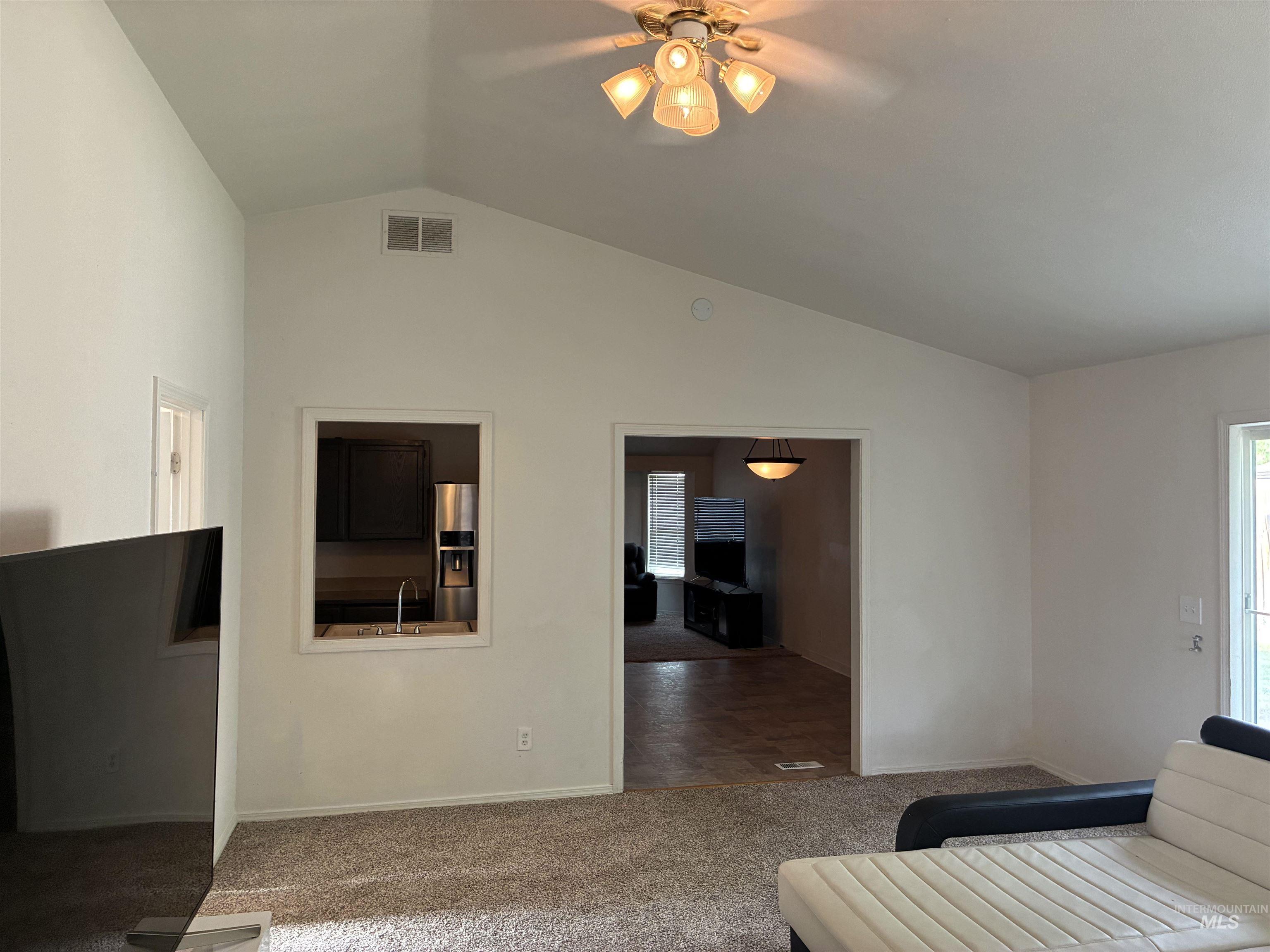 1911 W Tracy Ct Property Photo 16