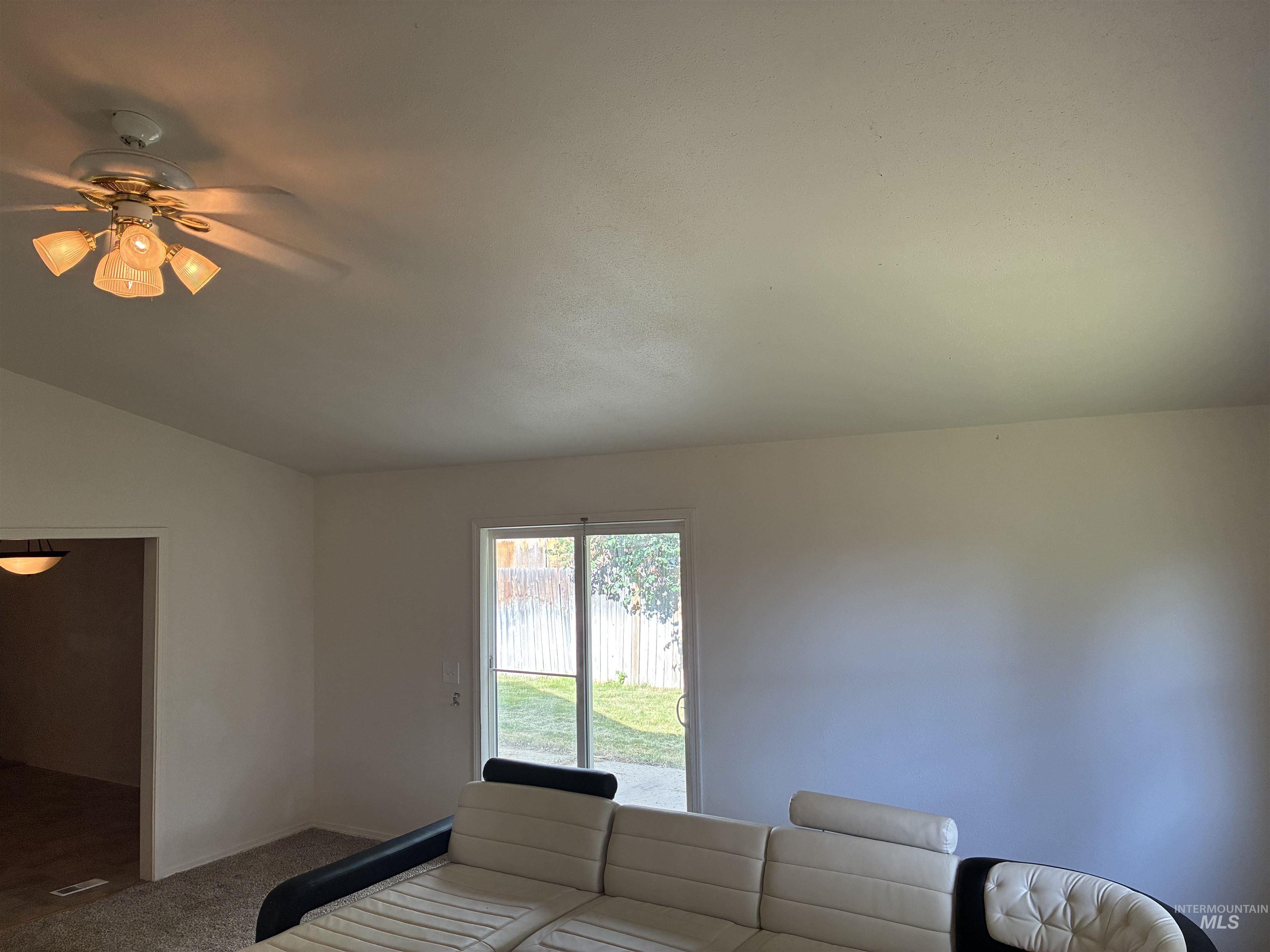 1911 W Tracy Ct Property Photo 17