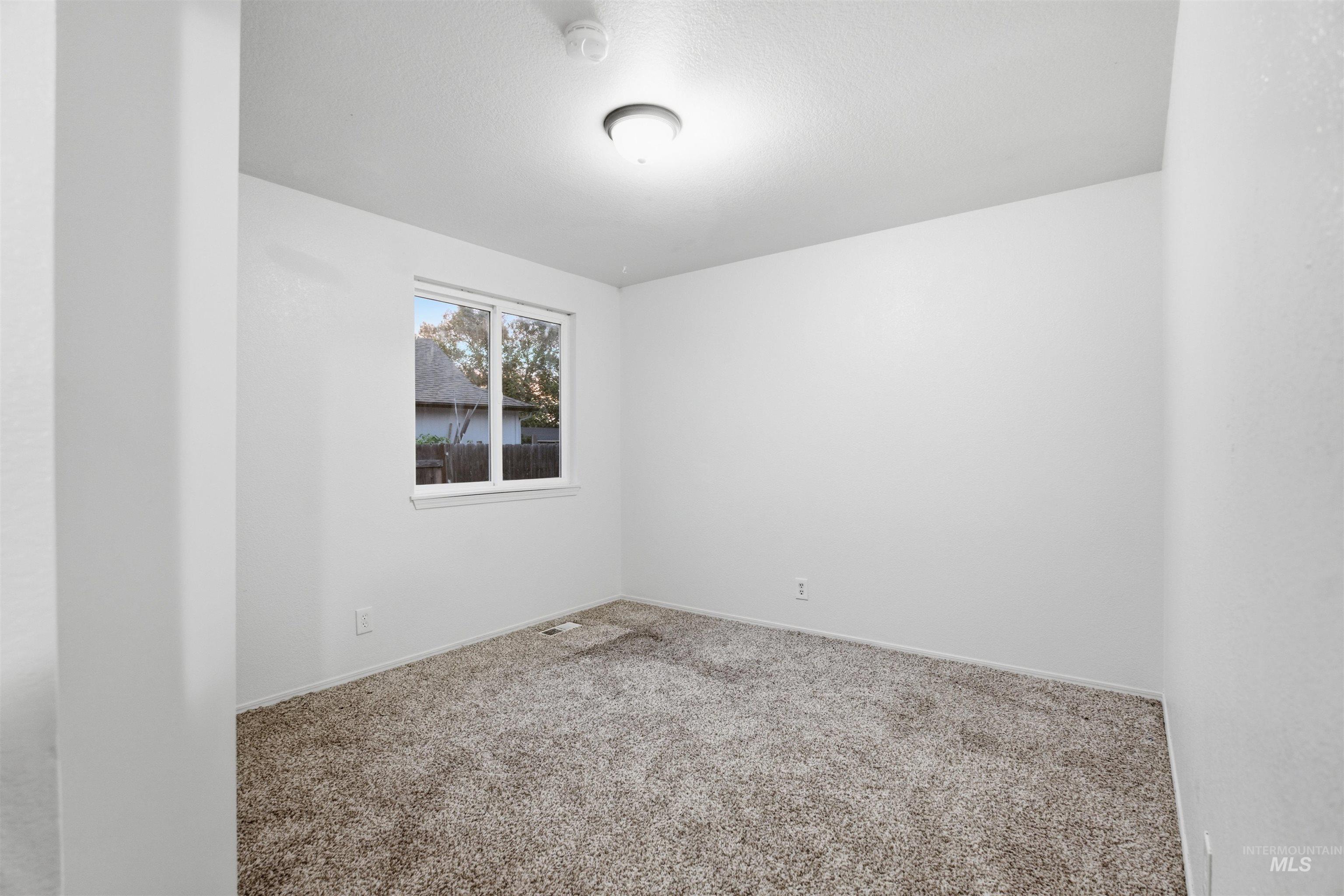 1911 W Tracy Ct Property Photo 17