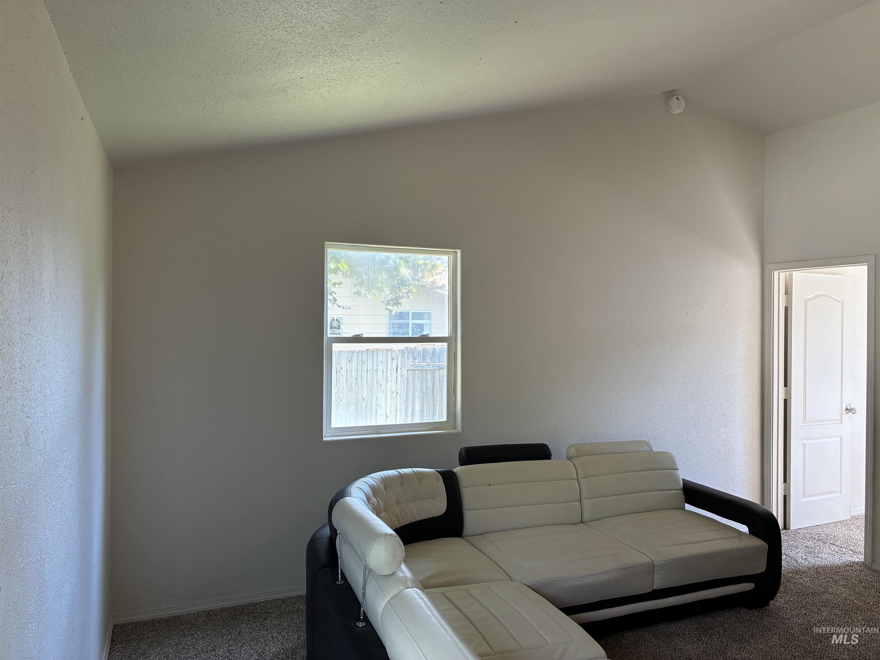 1911 W Tracy Ct Property Photo 18