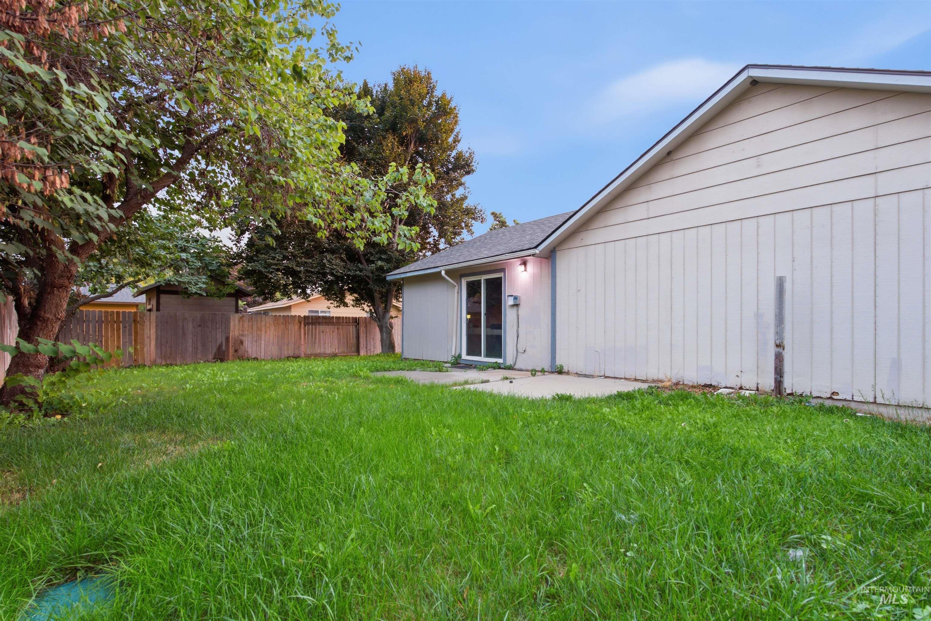 1911 W Tracy Ct Property Photo 20