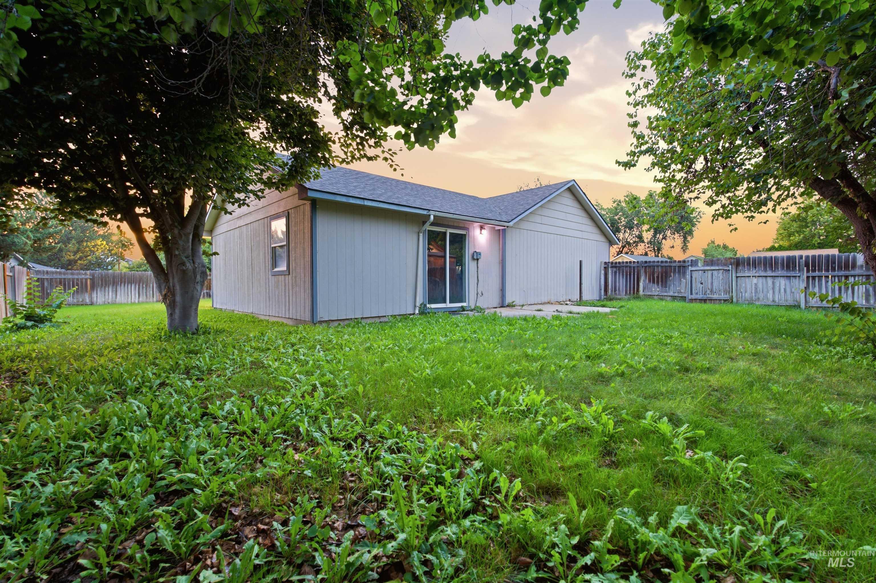 1911 W Tracy Ct Property Photo 21
