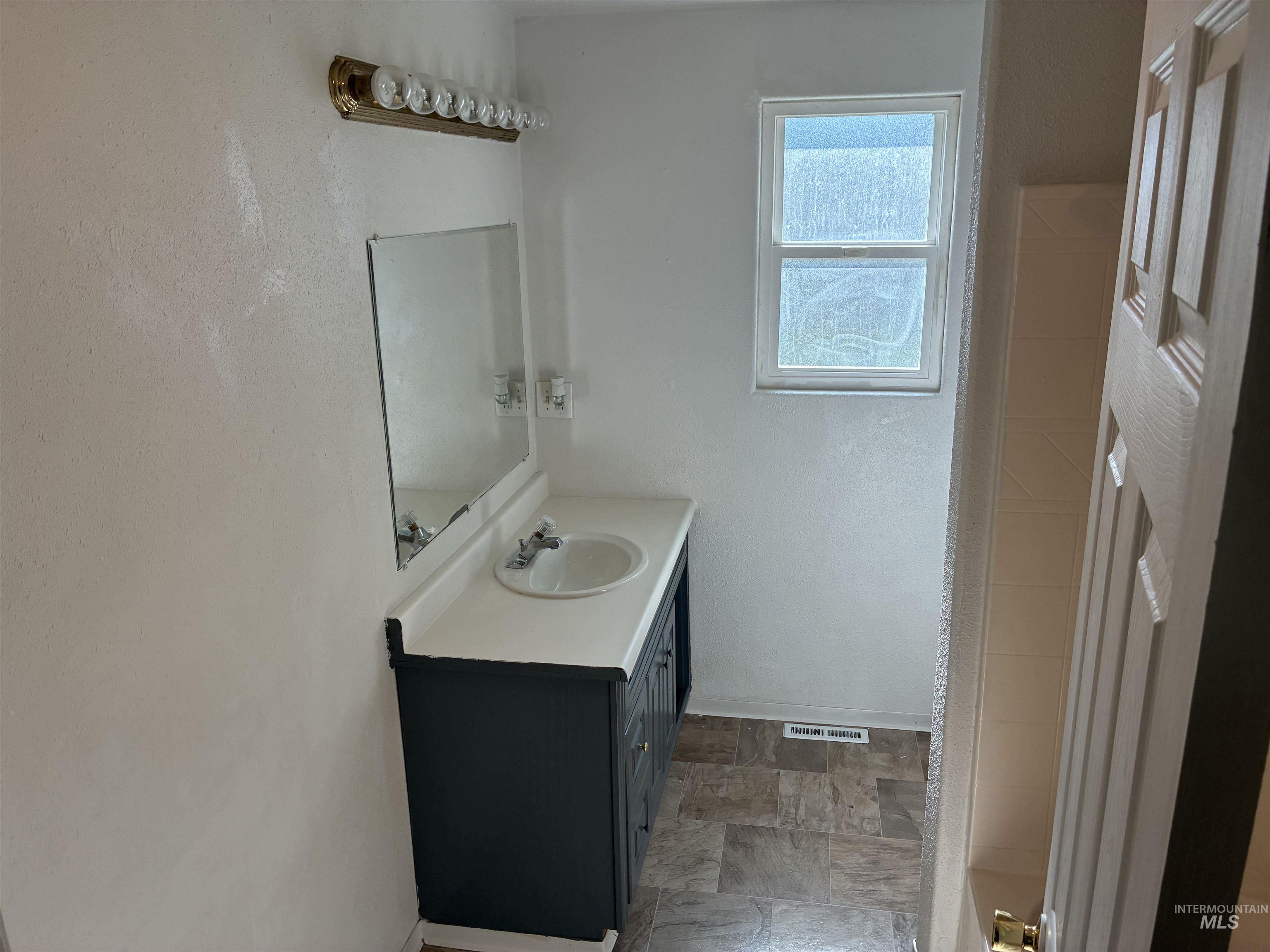 1911 W Tracy Ct Property Photo 22