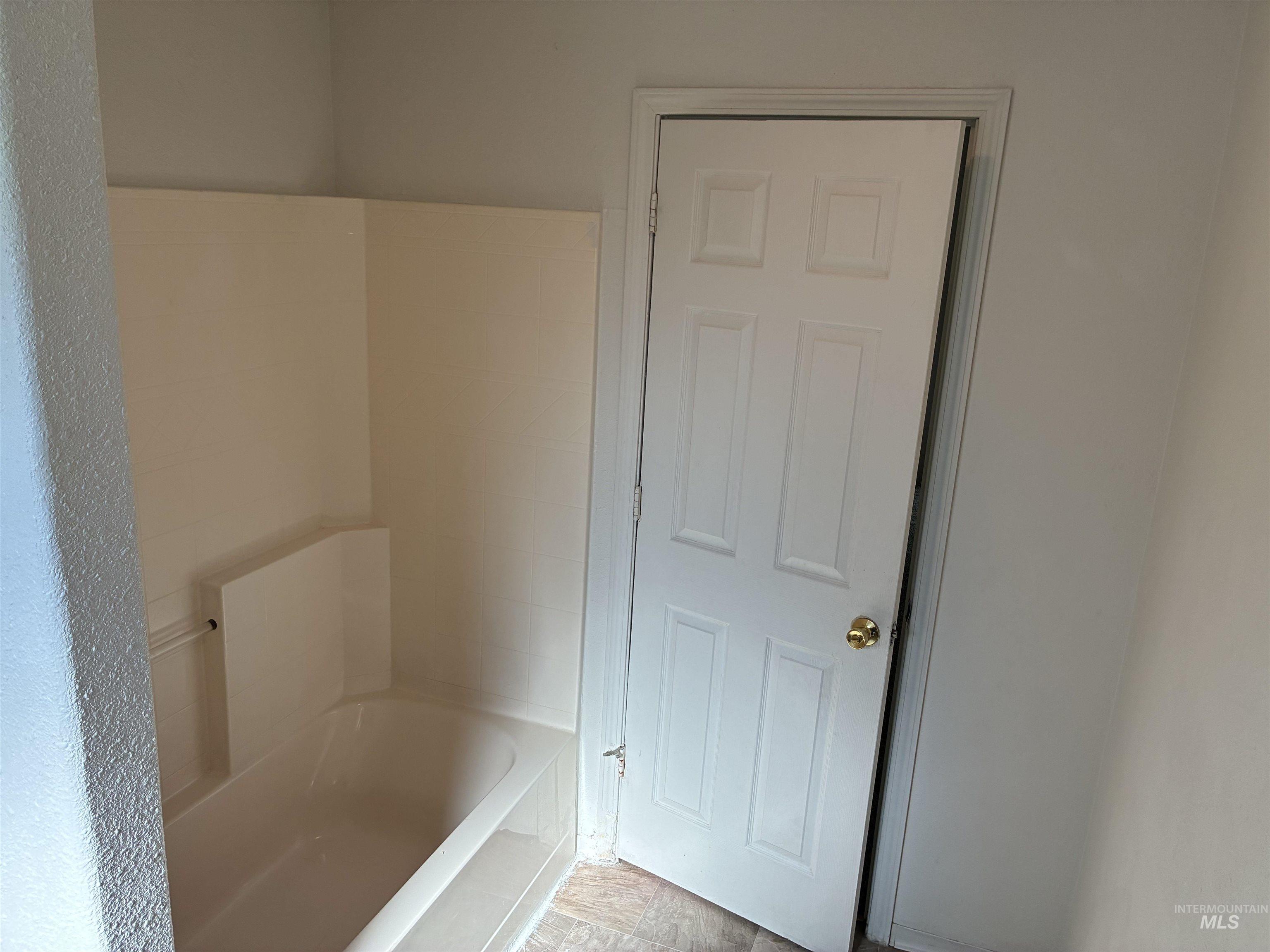 1911 W Tracy Ct Property Photo 24