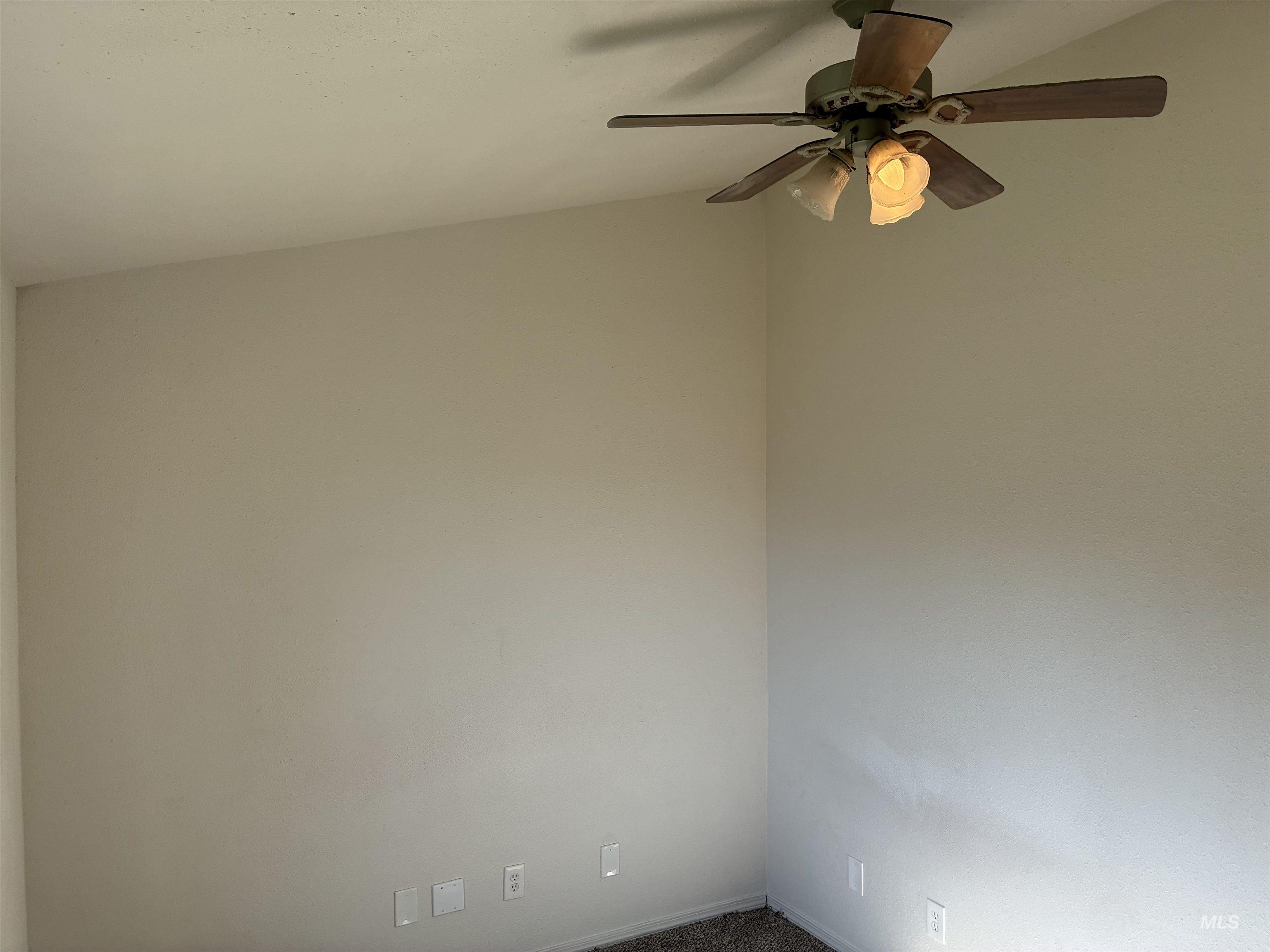 1911 W Tracy Ct Property Photo 27