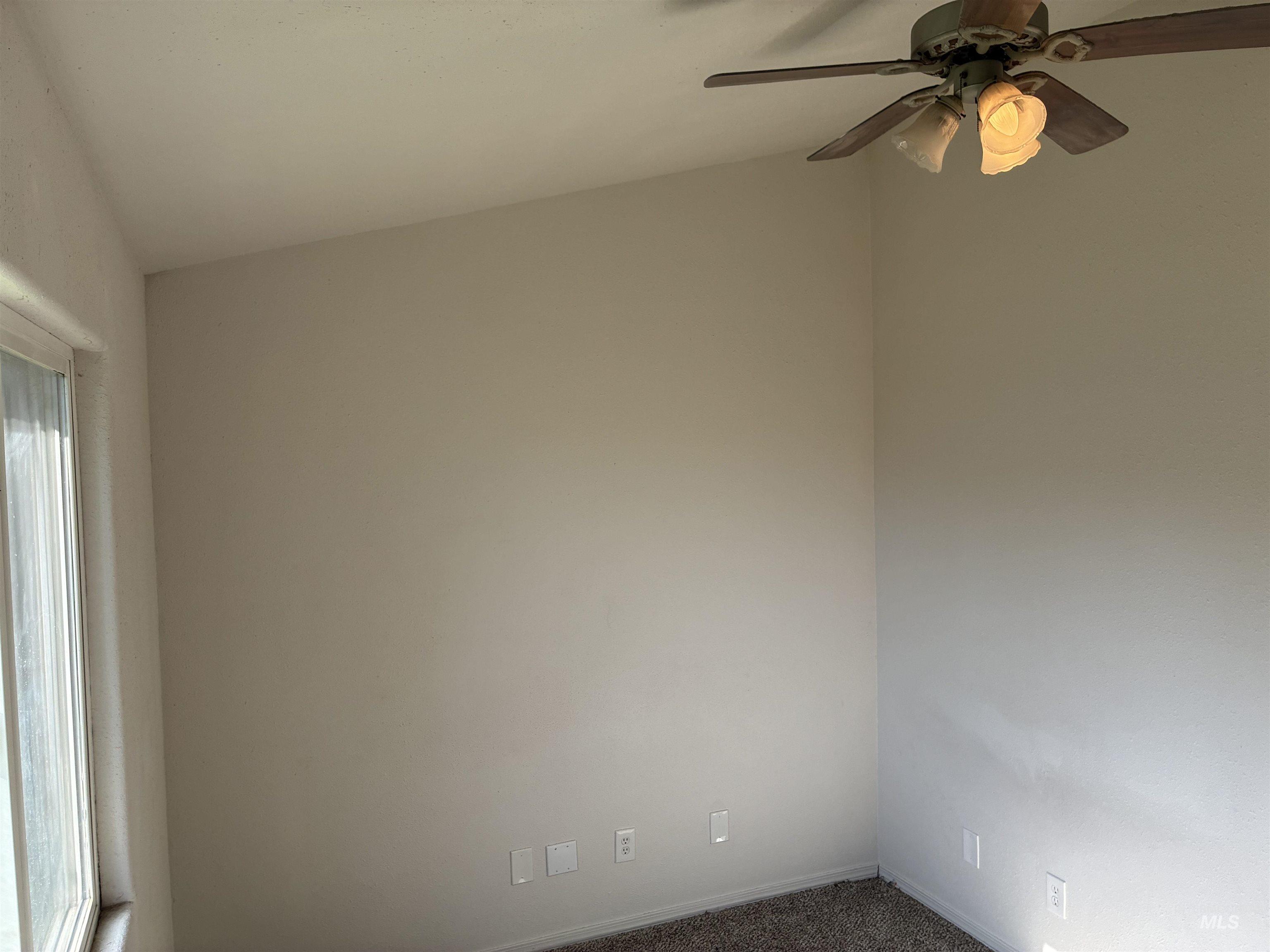 1911 W Tracy Ct Property Photo 28