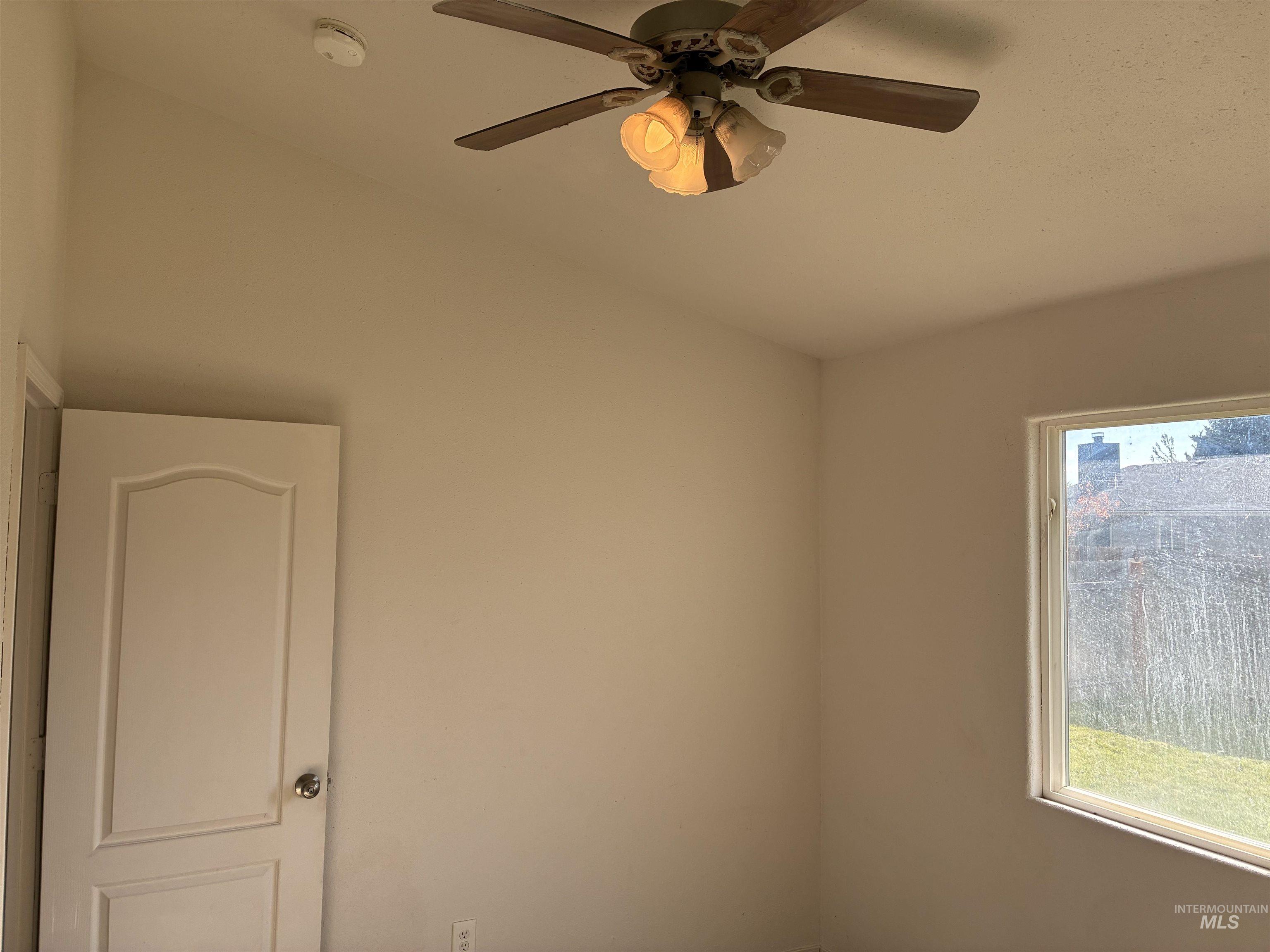 1911 W Tracy Ct Property Photo 29