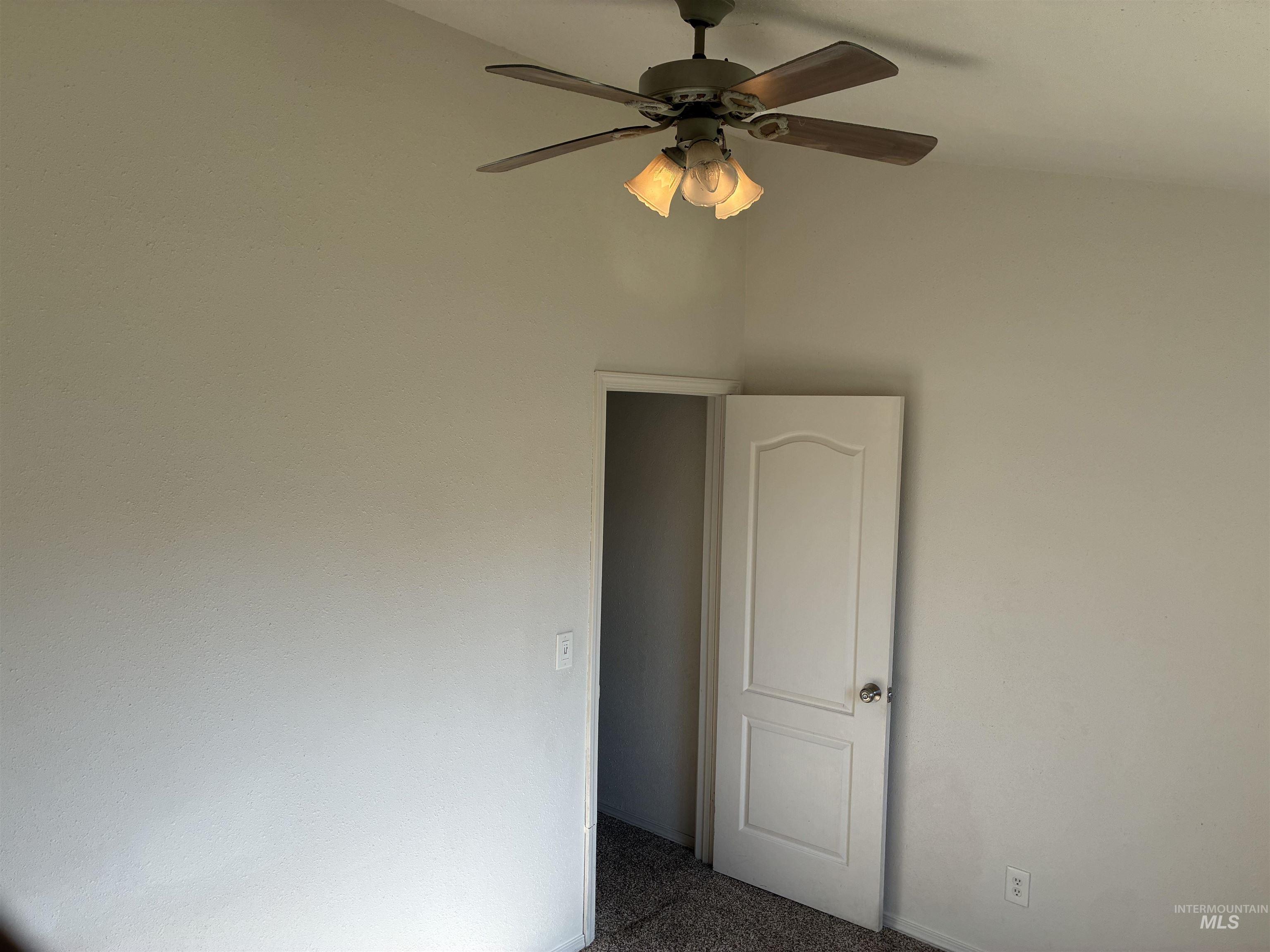 1911 W Tracy Ct Property Photo 30