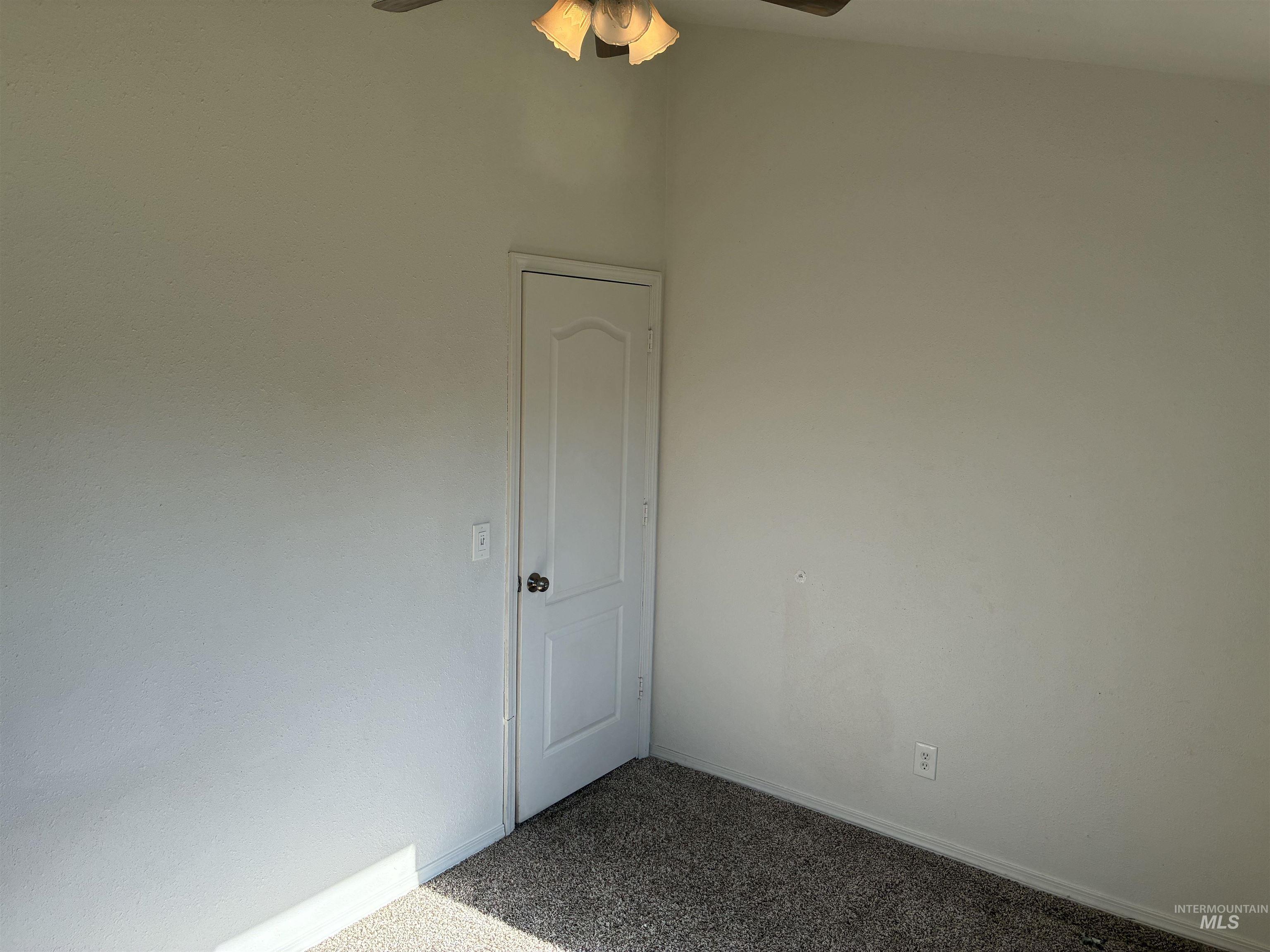 1911 W Tracy Ct Property Photo 31