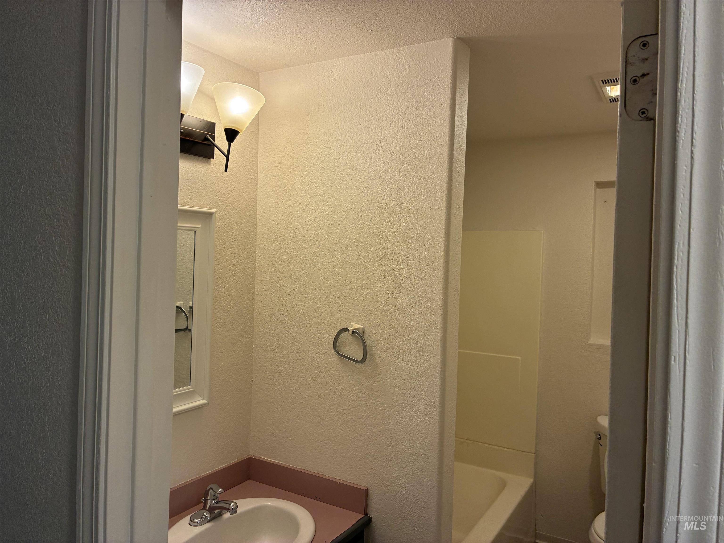 1911 W Tracy Ct Property Photo 33