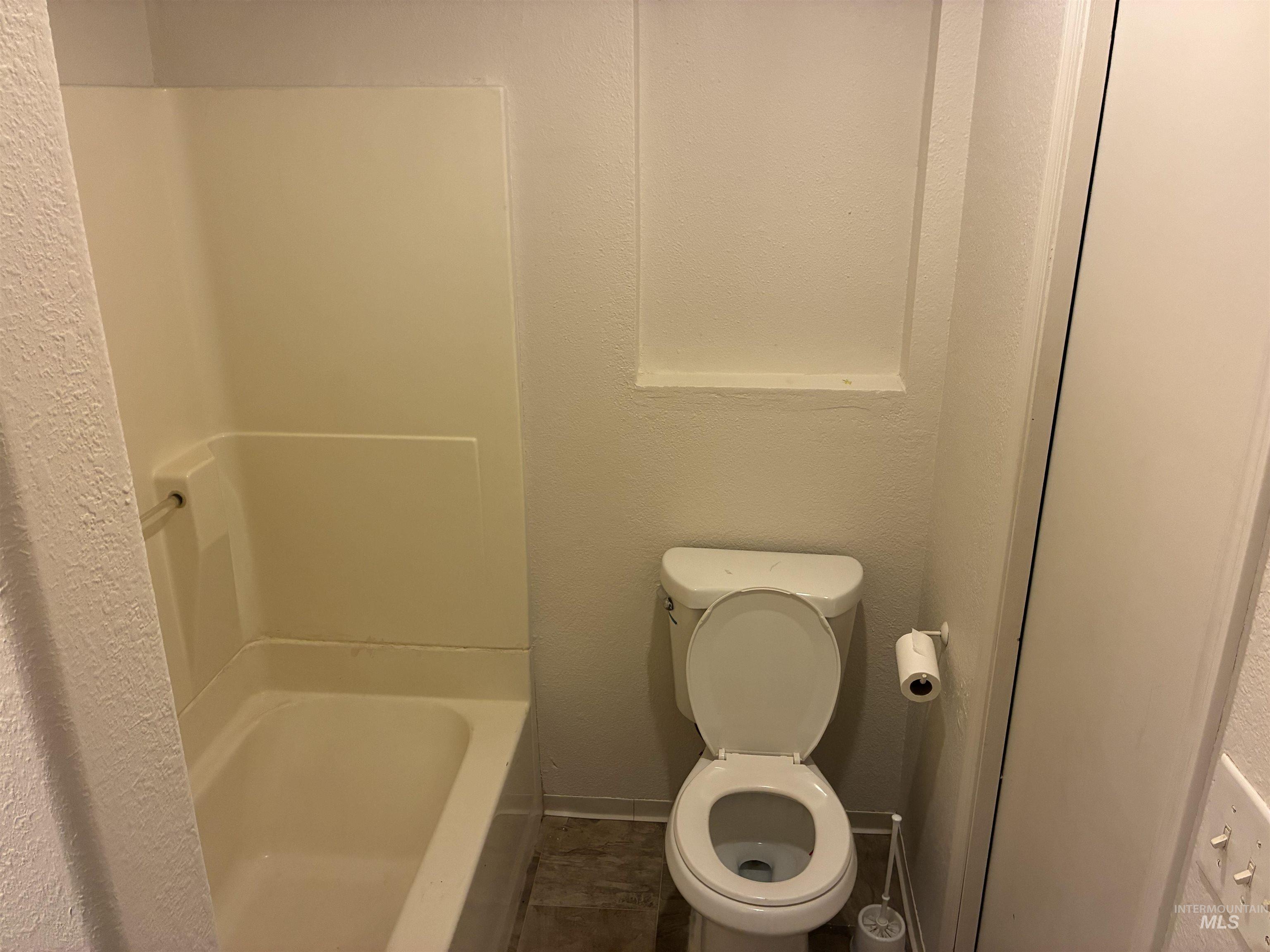 1911 W Tracy Ct Property Photo 34