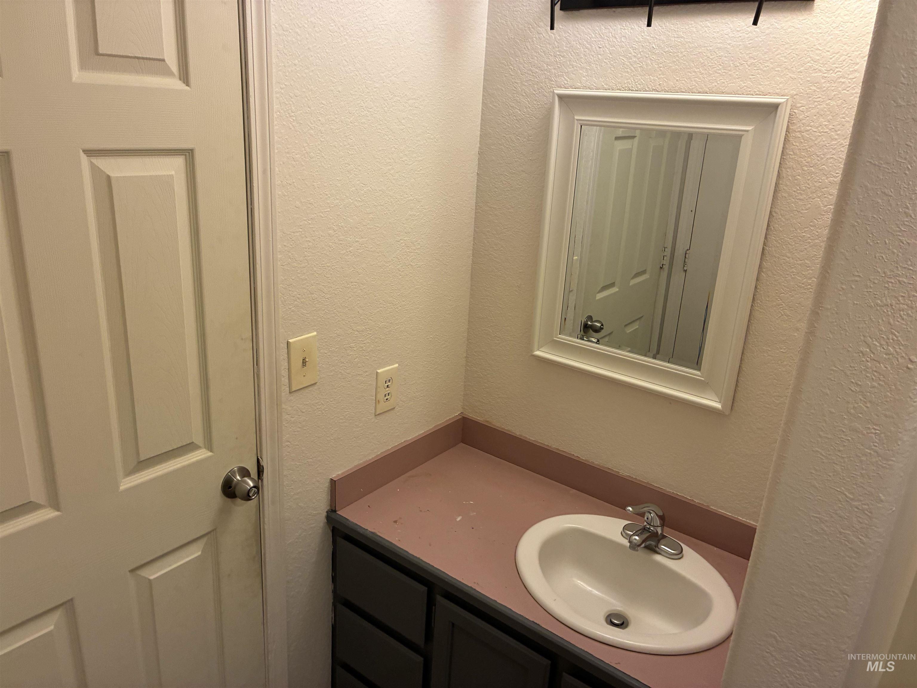 1911 W Tracy Ct Property Photo 36