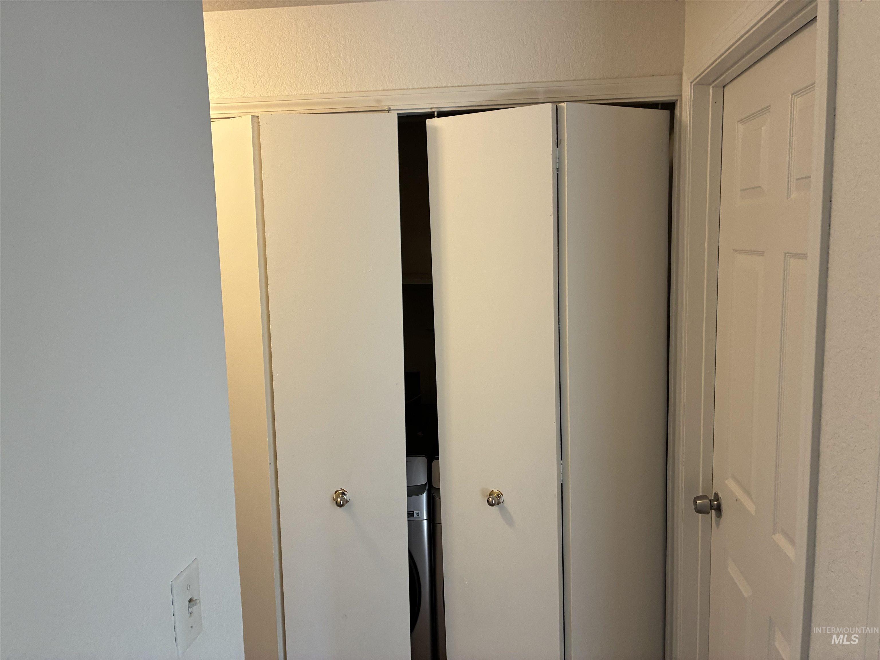 1911 W Tracy Ct Property Photo 37